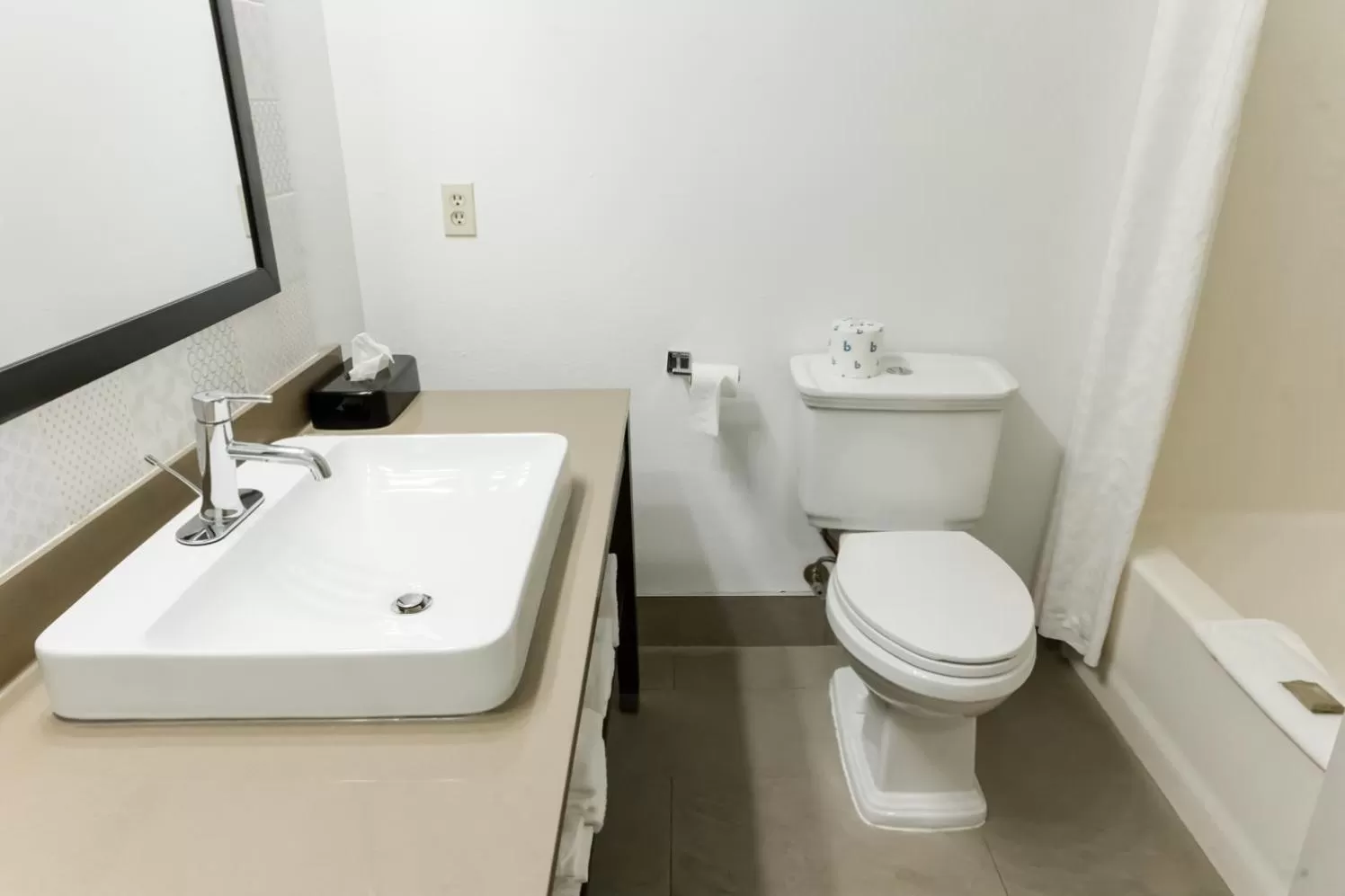 Bathroom in Country Inn & Suites by Radisson, Helen, GA