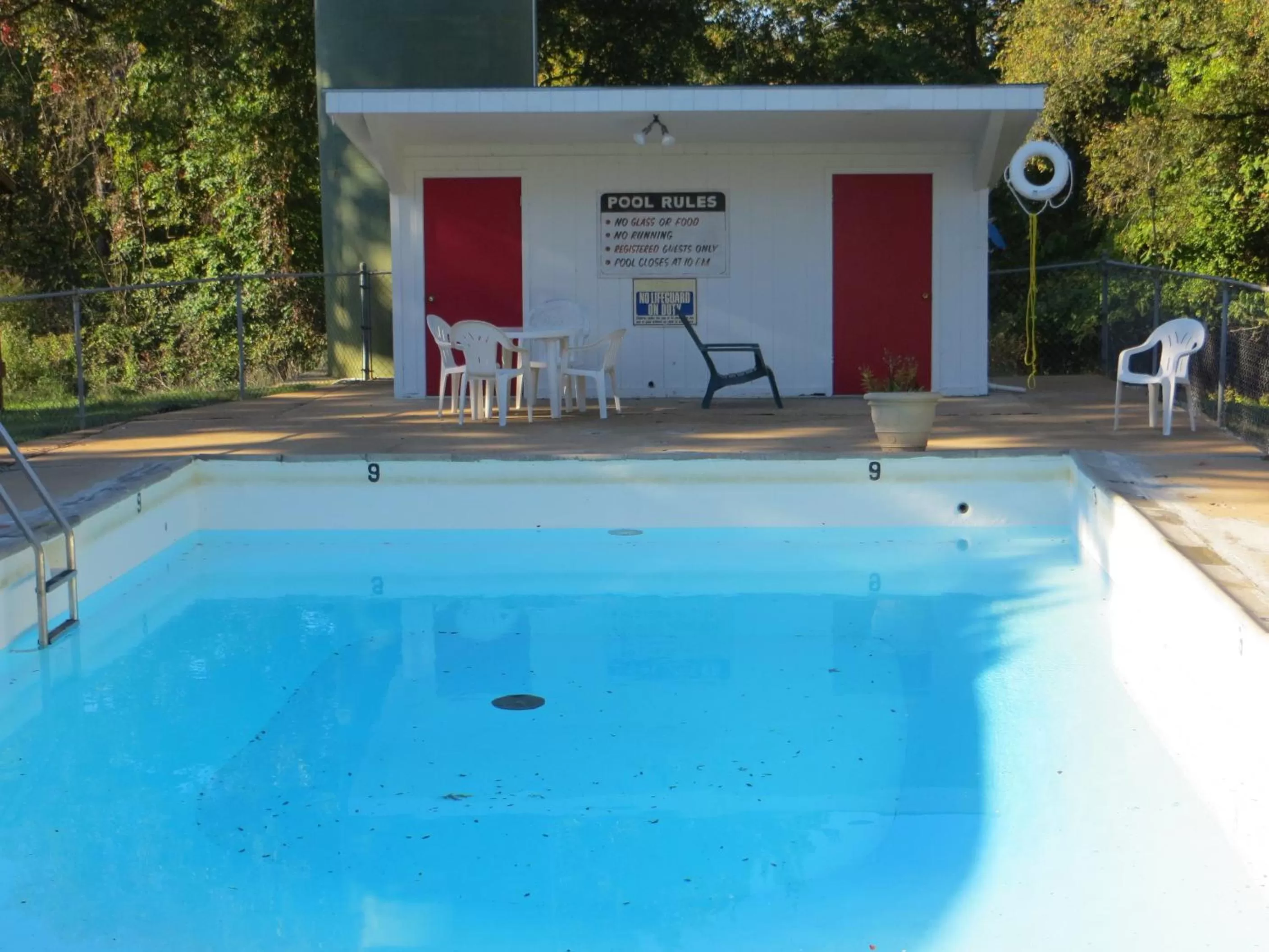 Swimming pool in The Cottage Resort