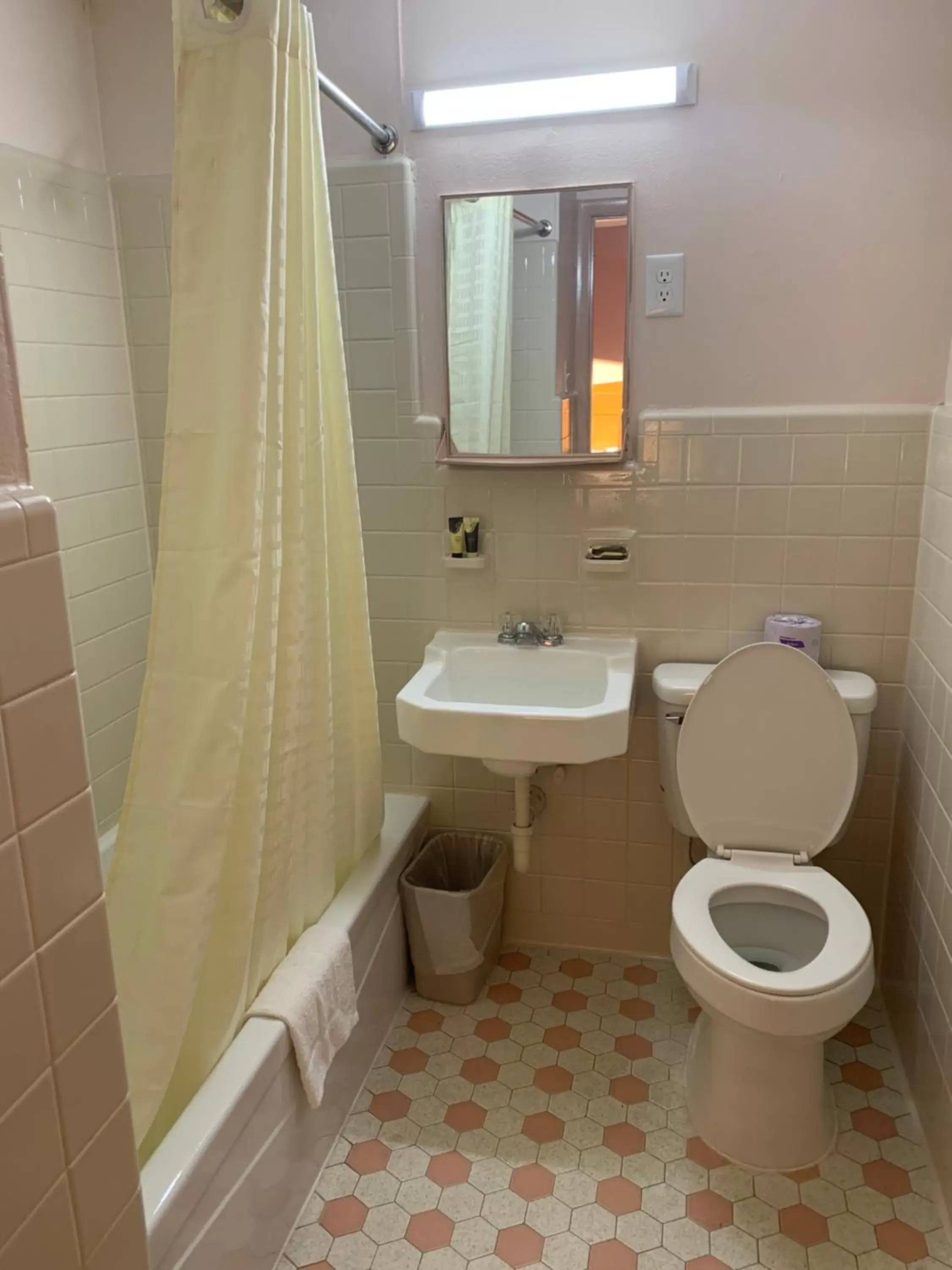 Double Room with Two Double Beds - Smoking in Towne Inn Double Room with Two Double Beds - Smoking in Towne Inn