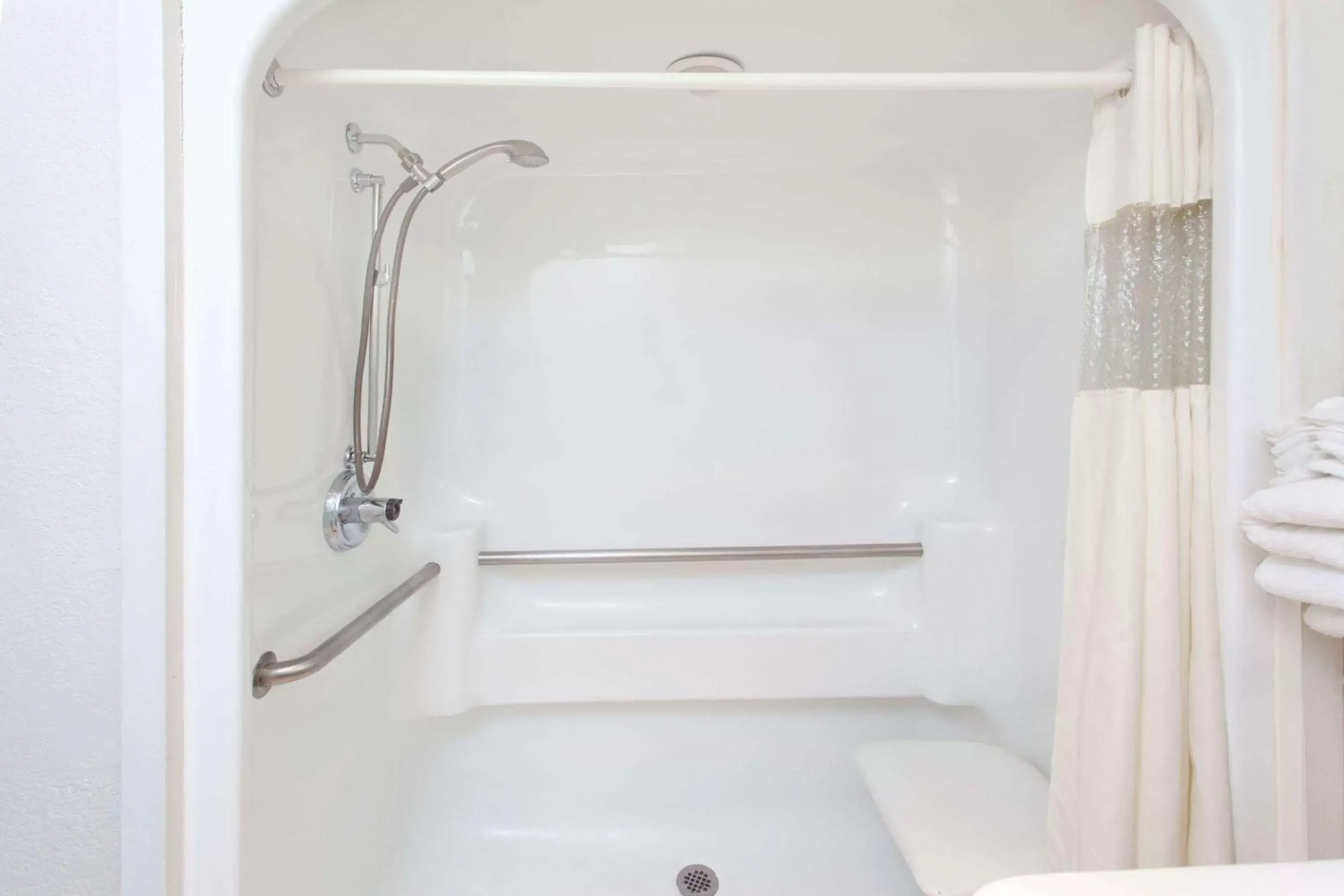 Double Room - Mobility Access/Non-Smoking in Baymont by Wyndham Smyrna Double Room - Mobility Access/Non-Smoking in Baymont by Wyndham Smyrna