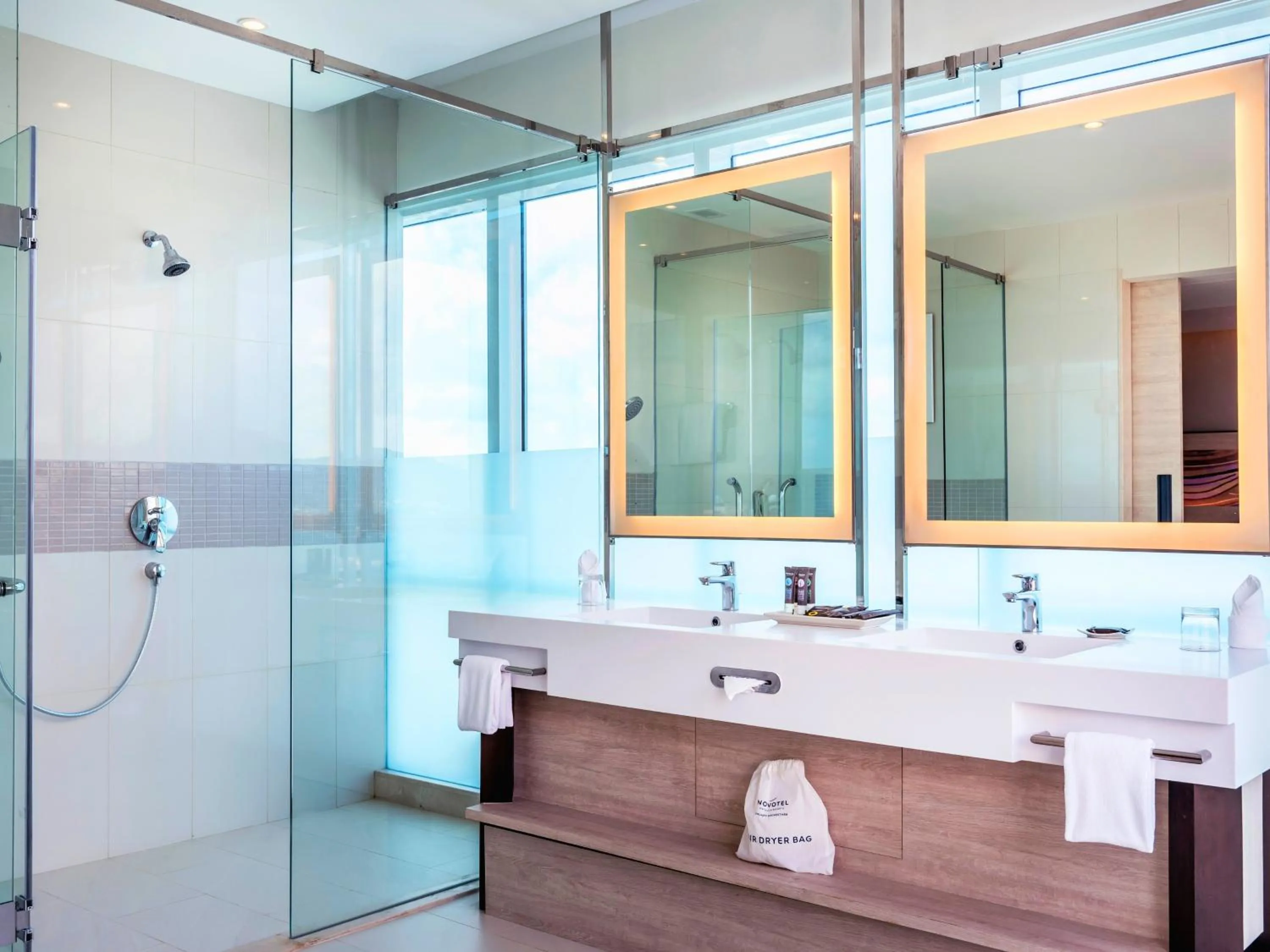 Shower in Novotel Phuket City Phokeethra