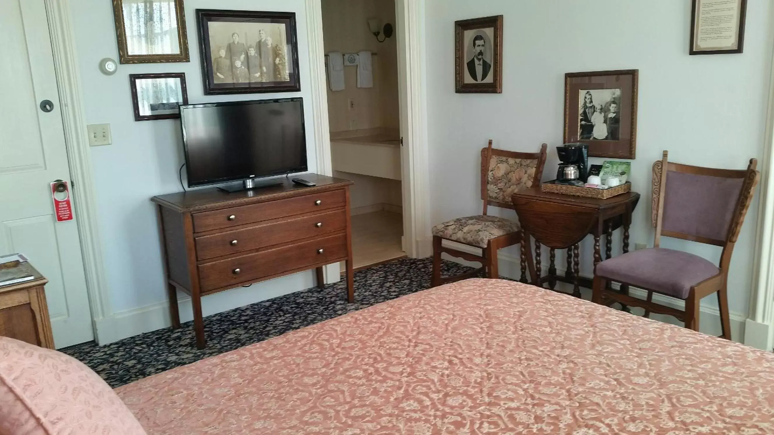 Queen Room with Garden View in Mendocino Hotel & Garden Queen Room with Garden View in Mendocino Hotel & Garden