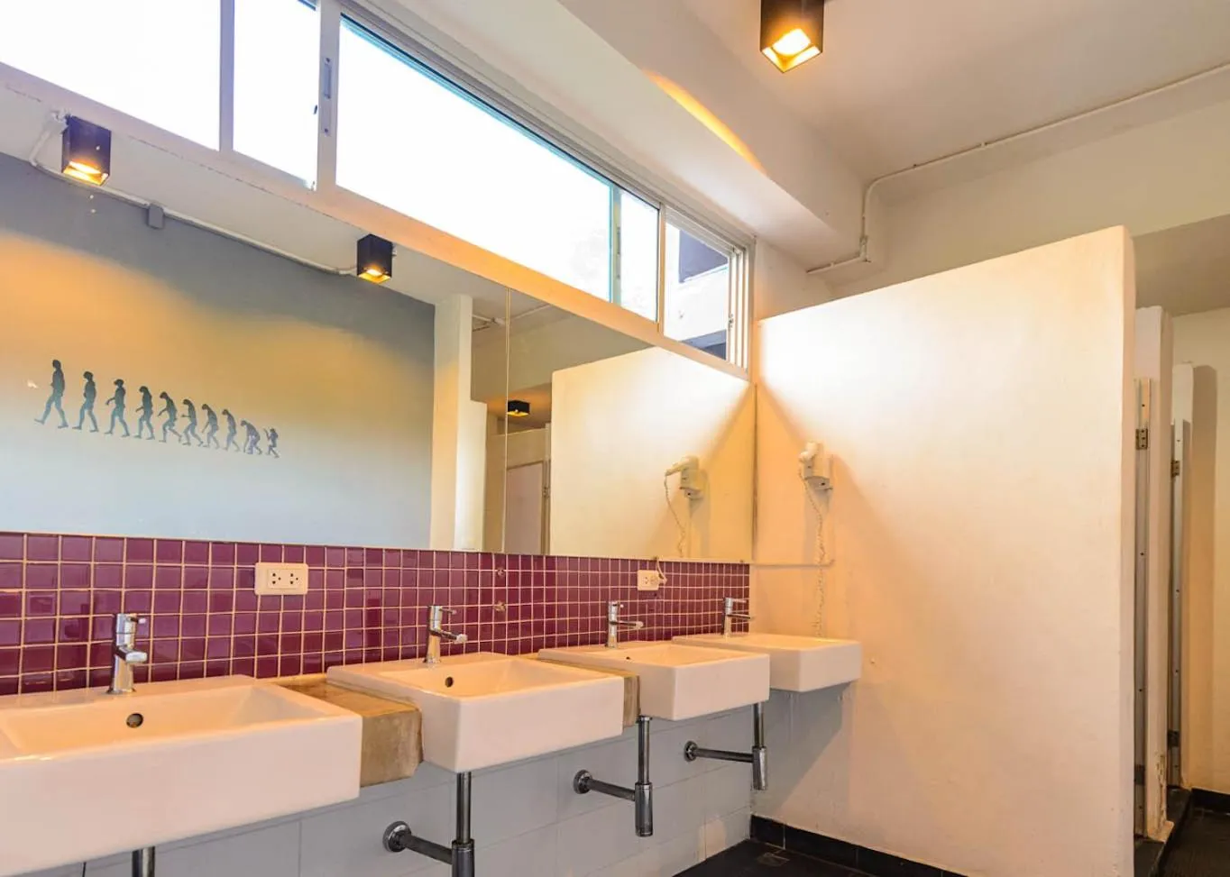 Bathroom in CheQinn Hostel - Sukhumvit 4 Nana Plaza