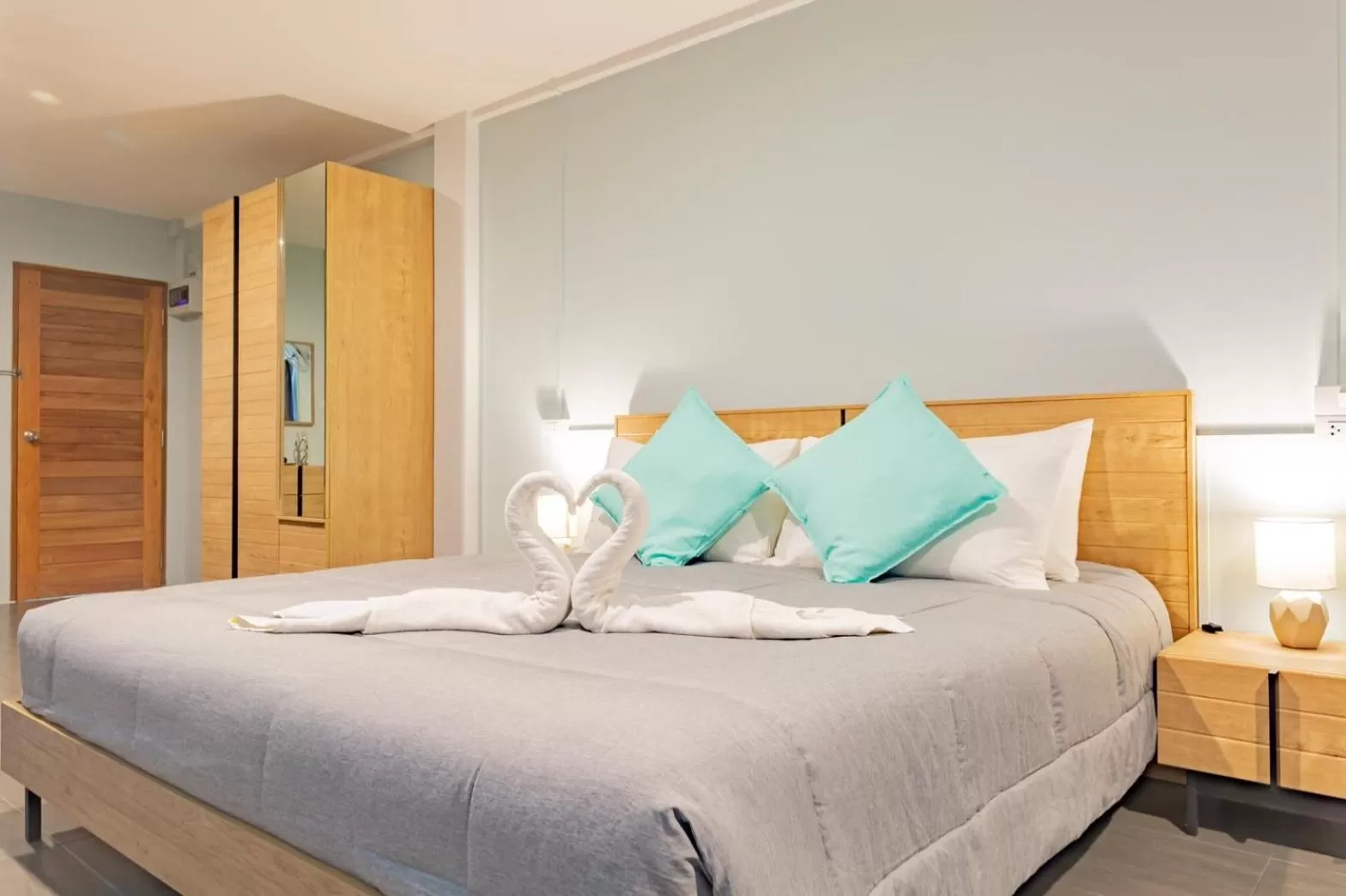 Bed in THE BEACH CHA AM Suites