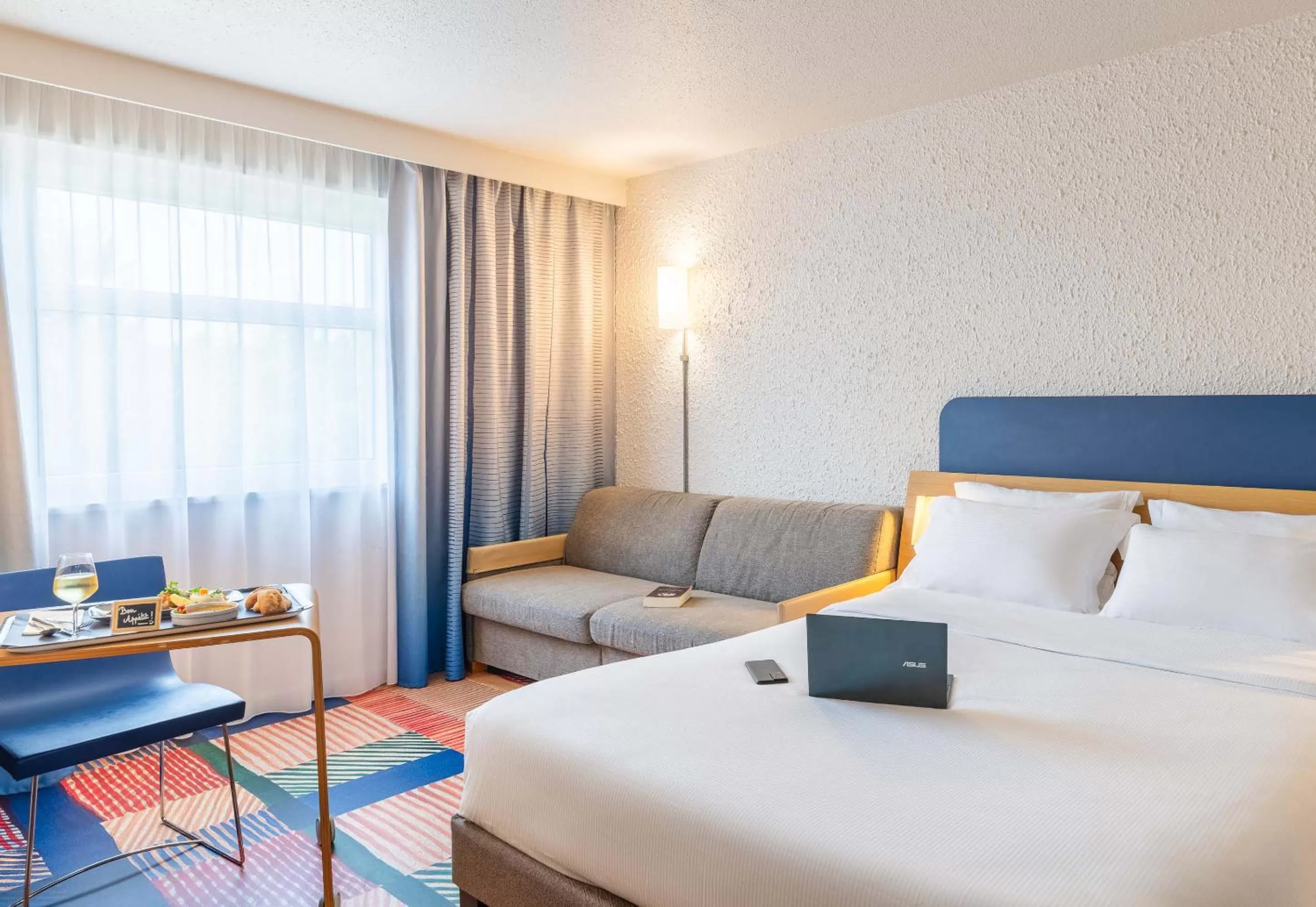 Comfort Room - 1 double bed and 2-seater sofa bed in B&B HOTEL Lyon Nord 4 étoiles