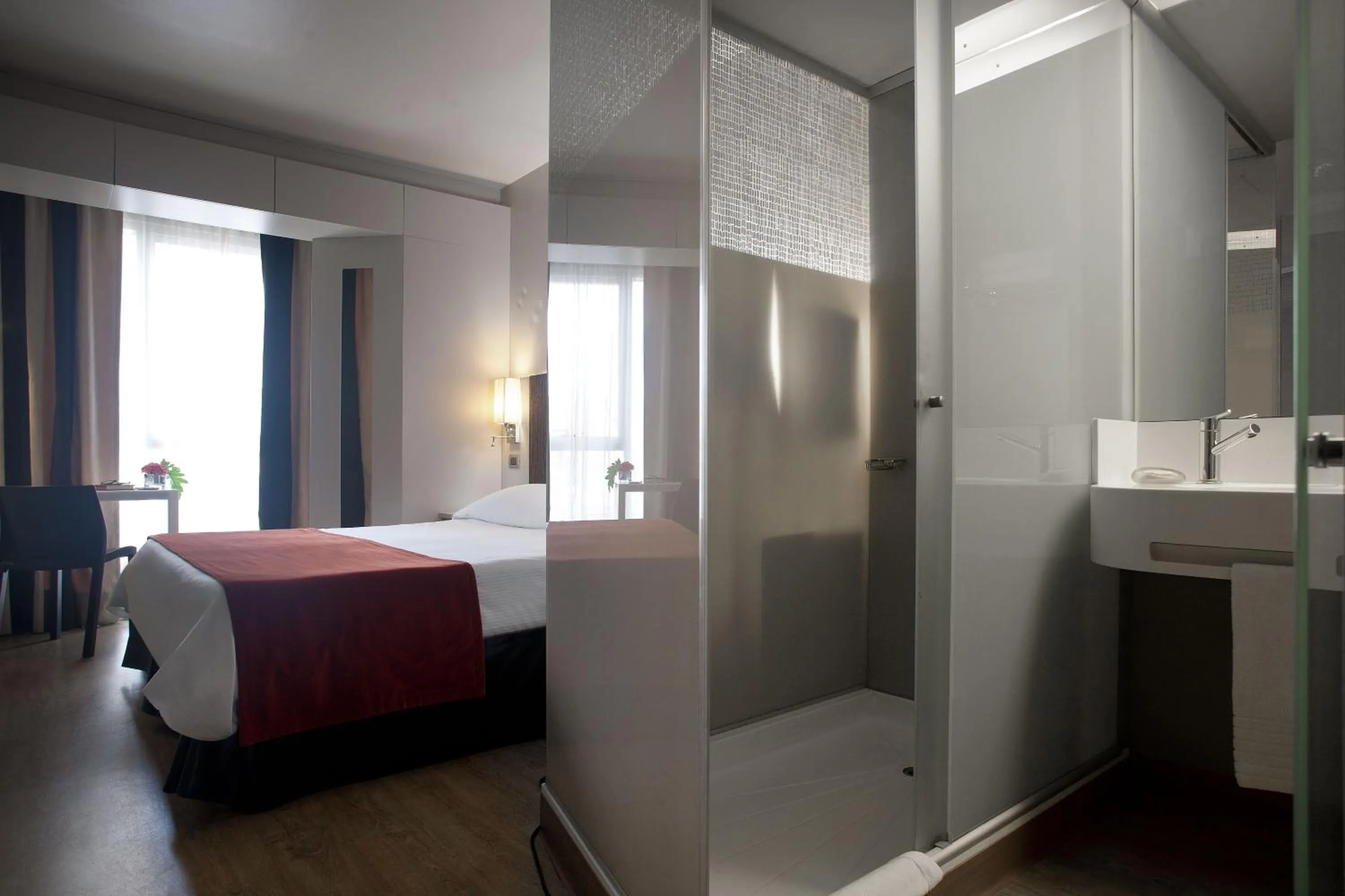 Shower, Bed in Two Hotel Buenos Aires