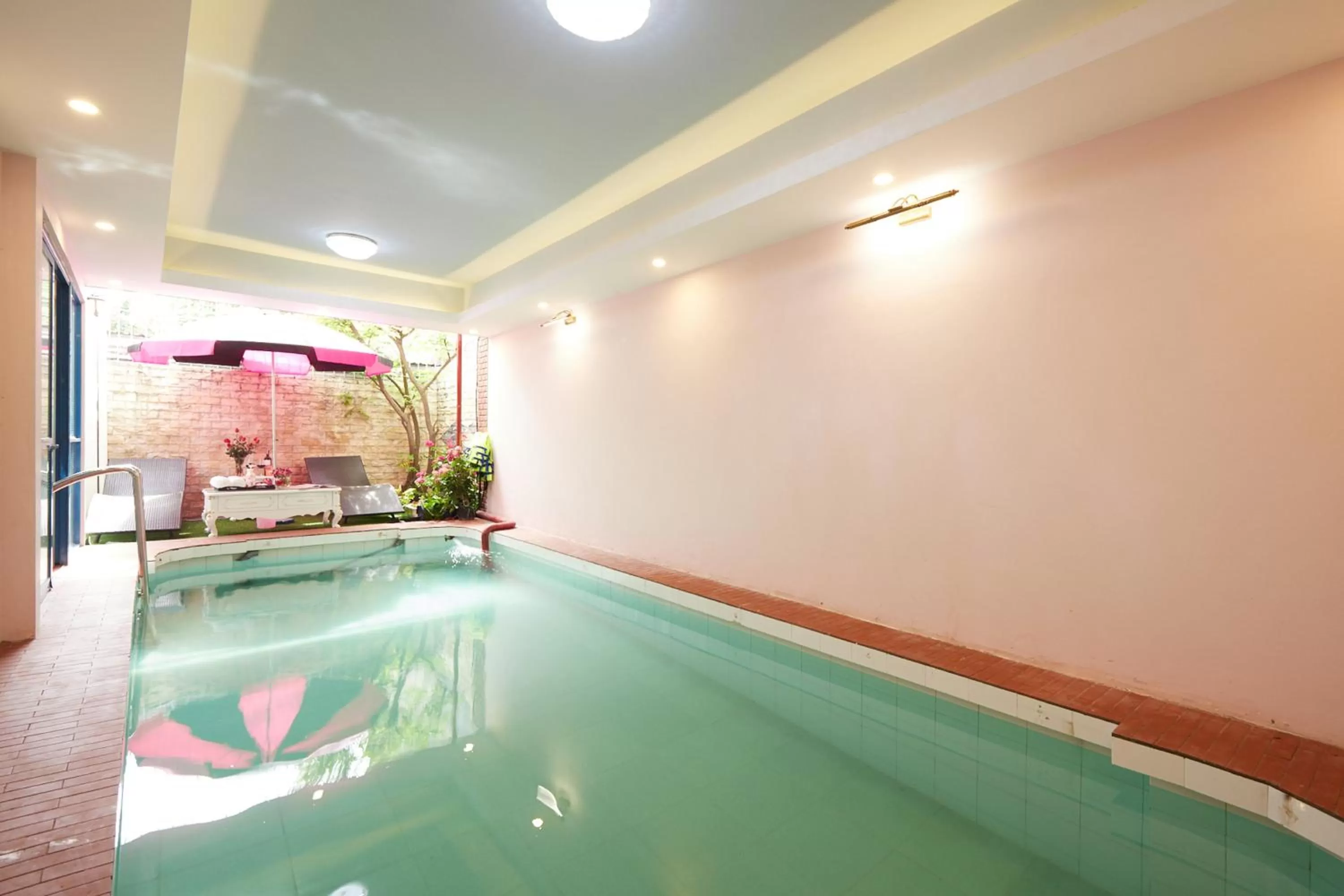 Swimming pool in Lucky Budda Inn Villa