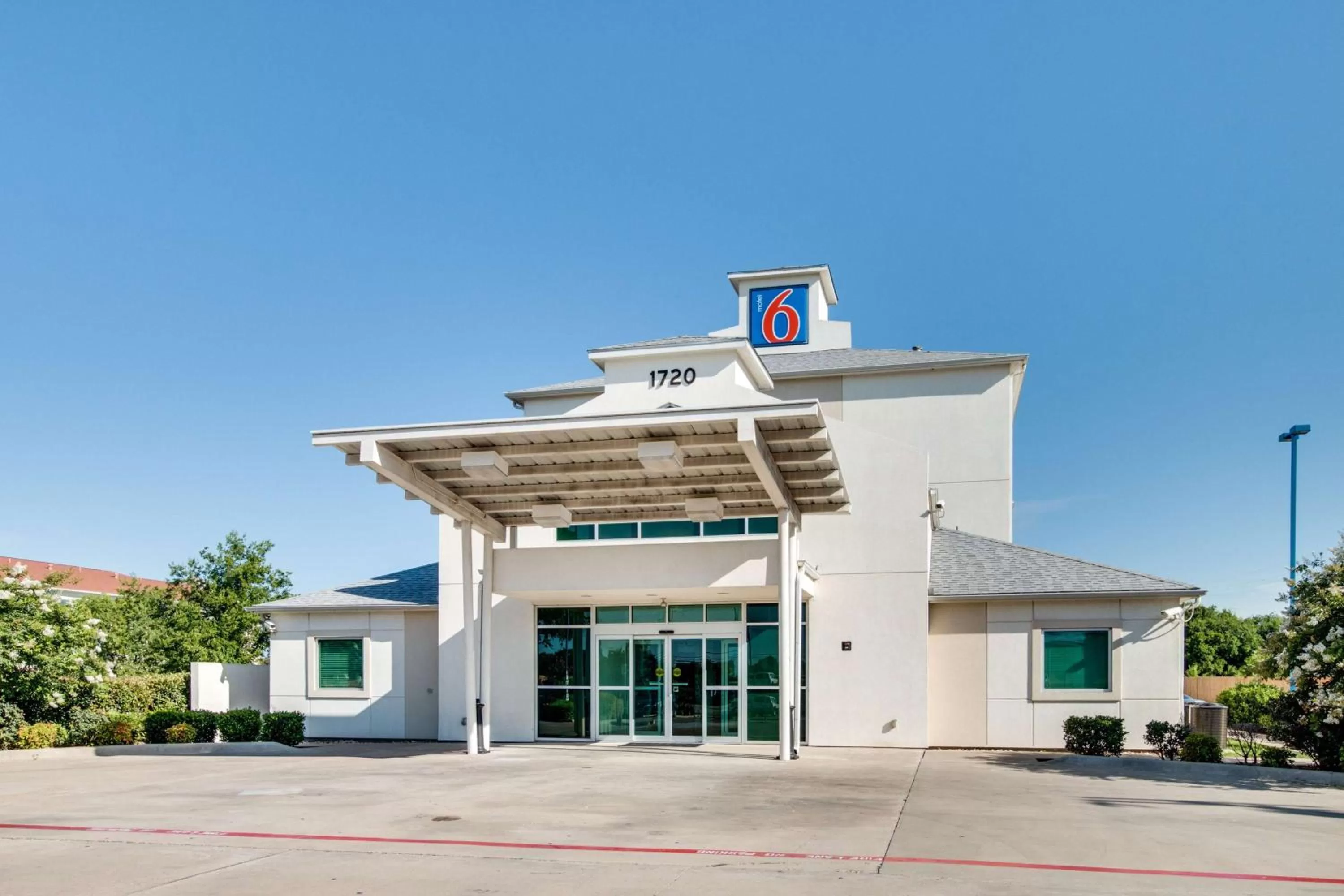 Property building in Motel 6-Cleburne, TX
