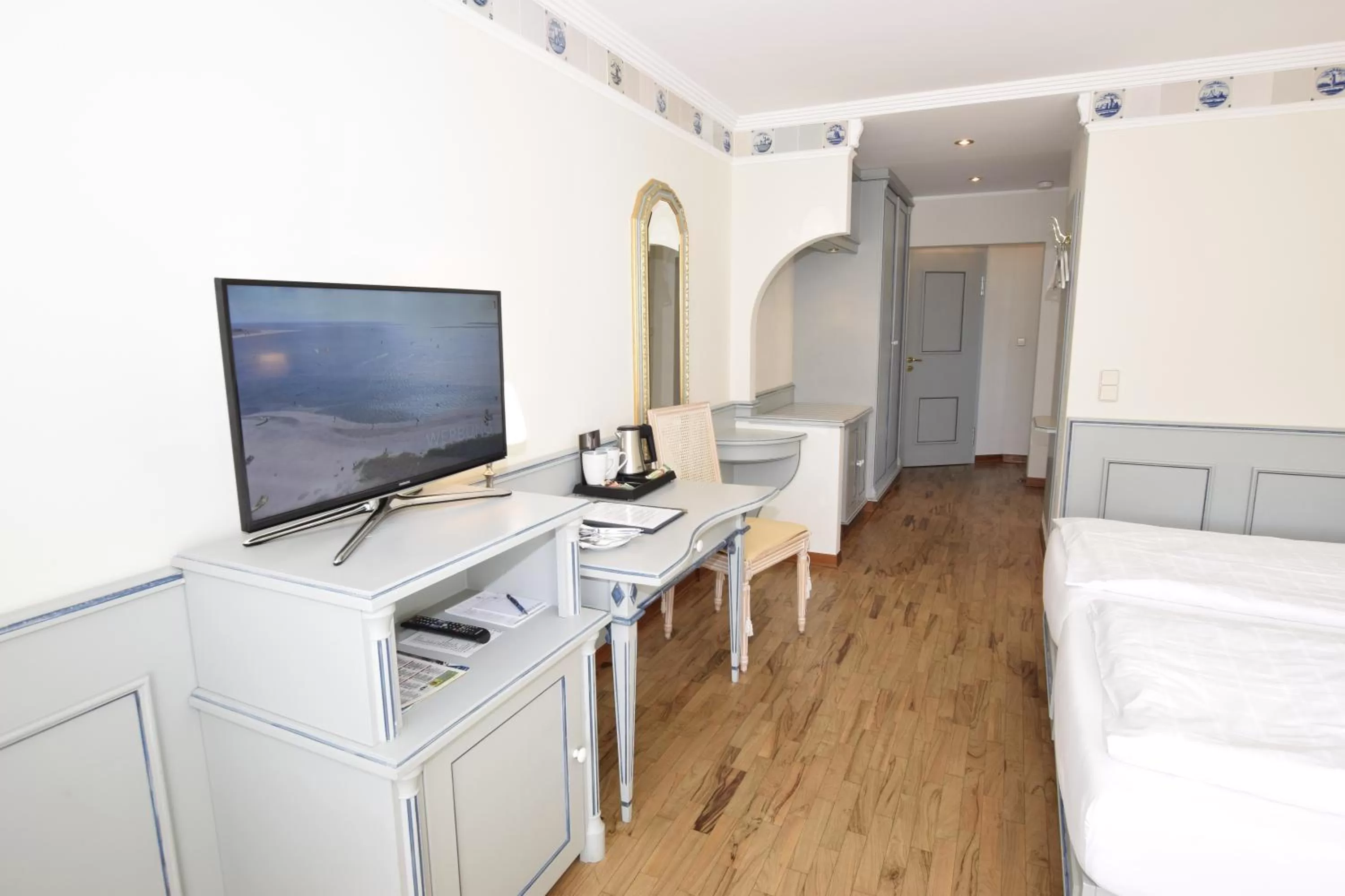 Photo of the whole room, Bed in Hotel Wiking Sylt