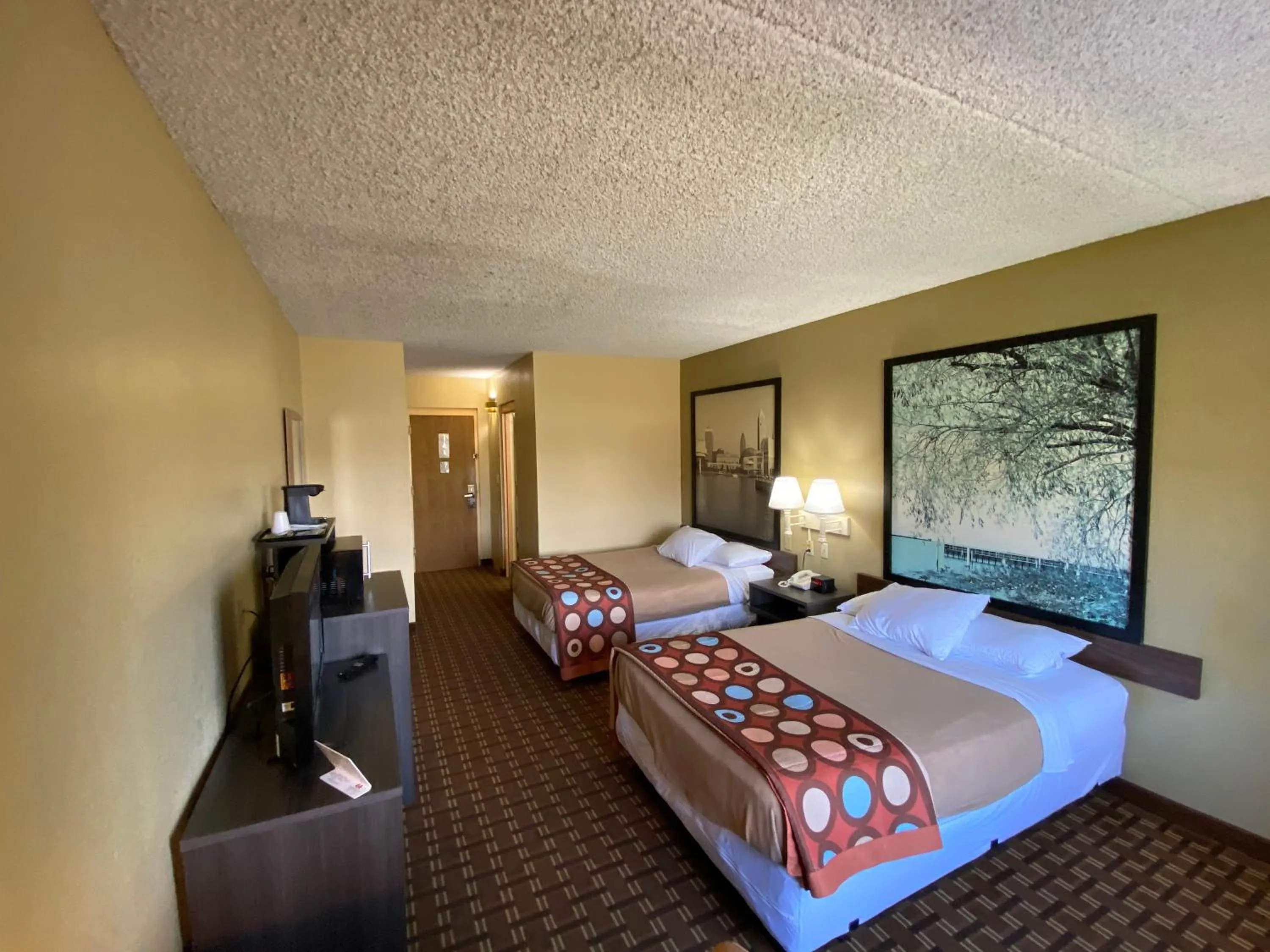 Bed in Super 8 by Wyndham Port Clinton