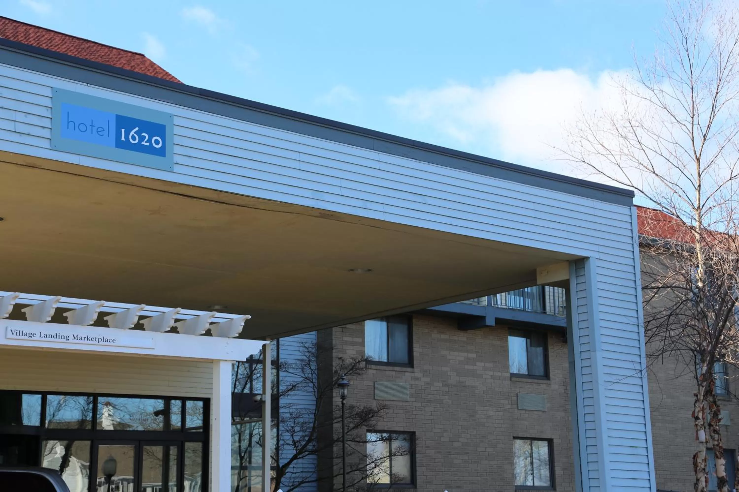Facade/entrance in Hotel 1620 Plymouth Harbor