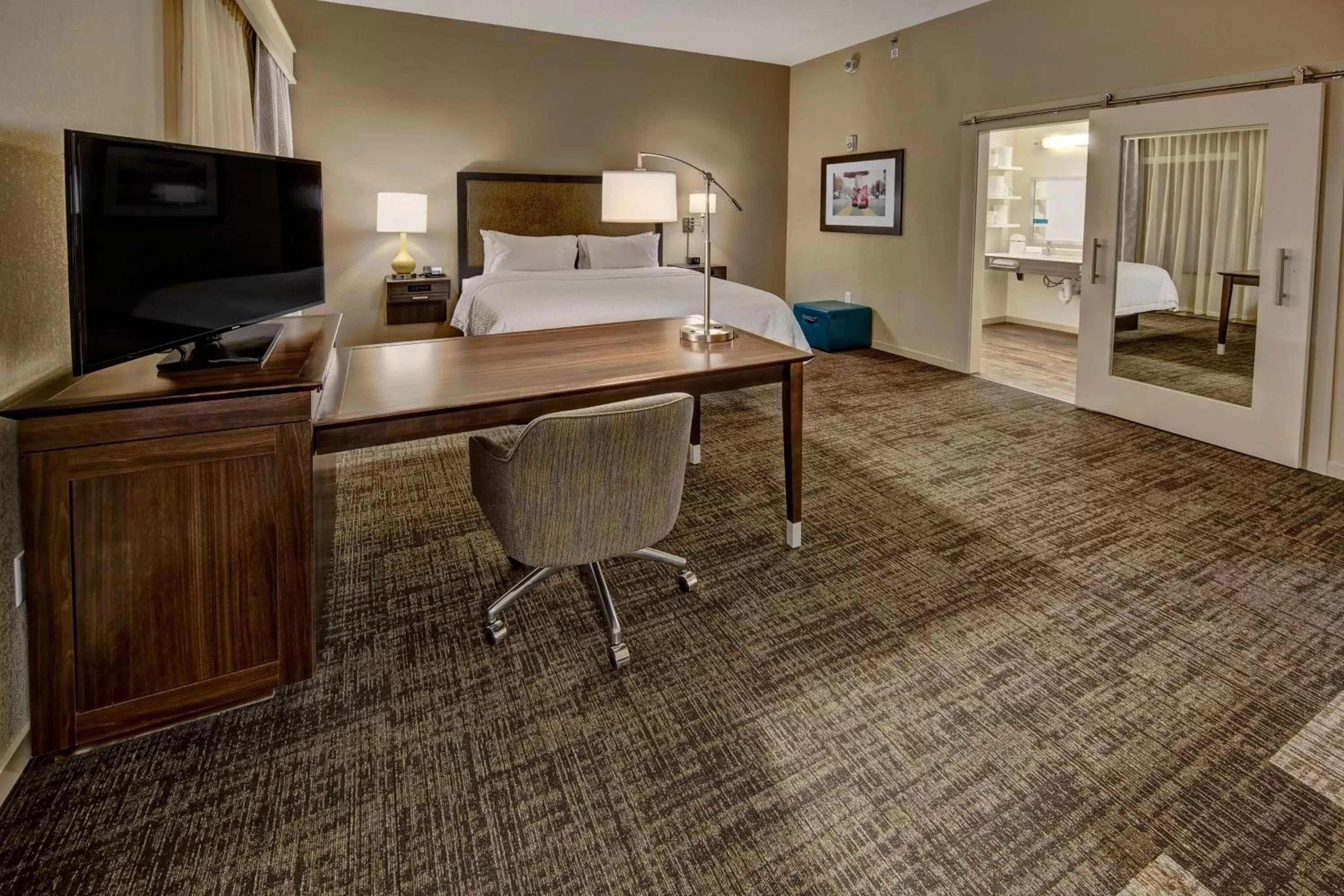 Living room, Bed in Hampton Inn & Suites By Hilton Nashville Hendersonville Tn