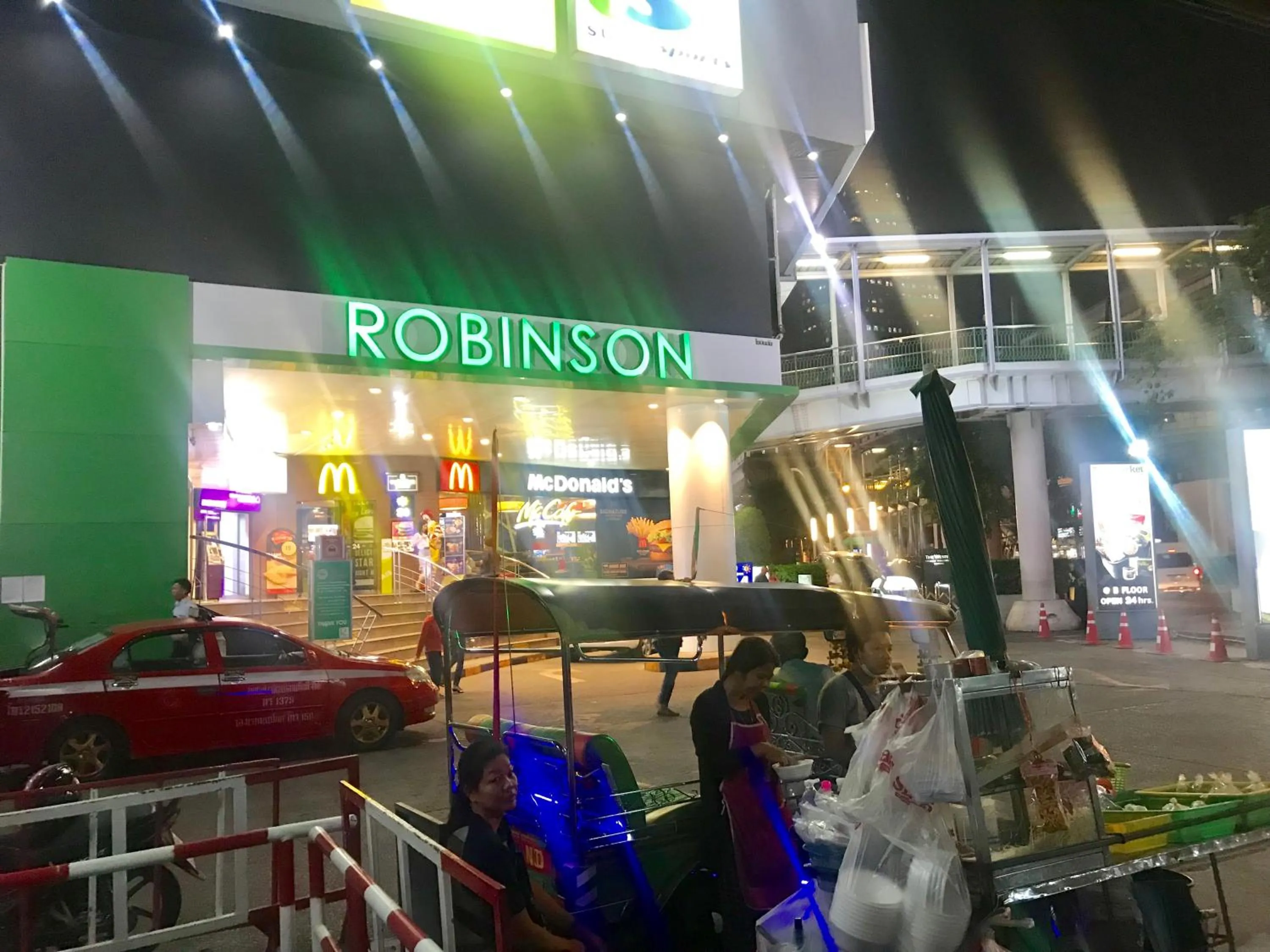 Property building in Twin Peaks Sukhumvit Suites