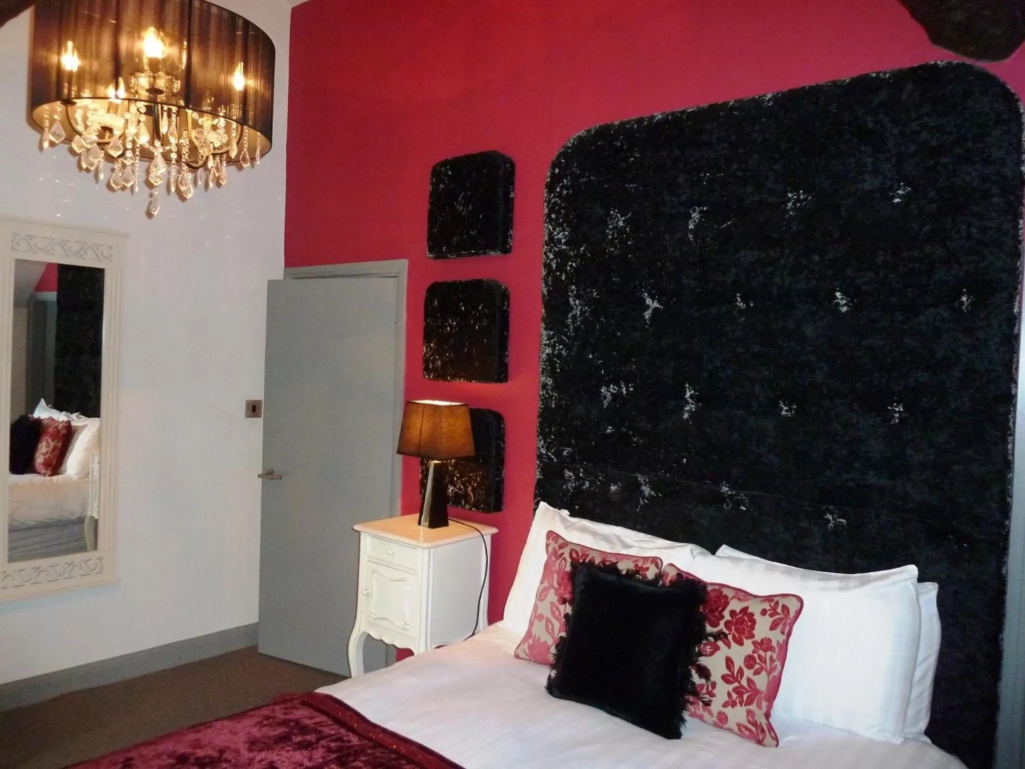 Bedroom, Bed in The Manor House Hotel