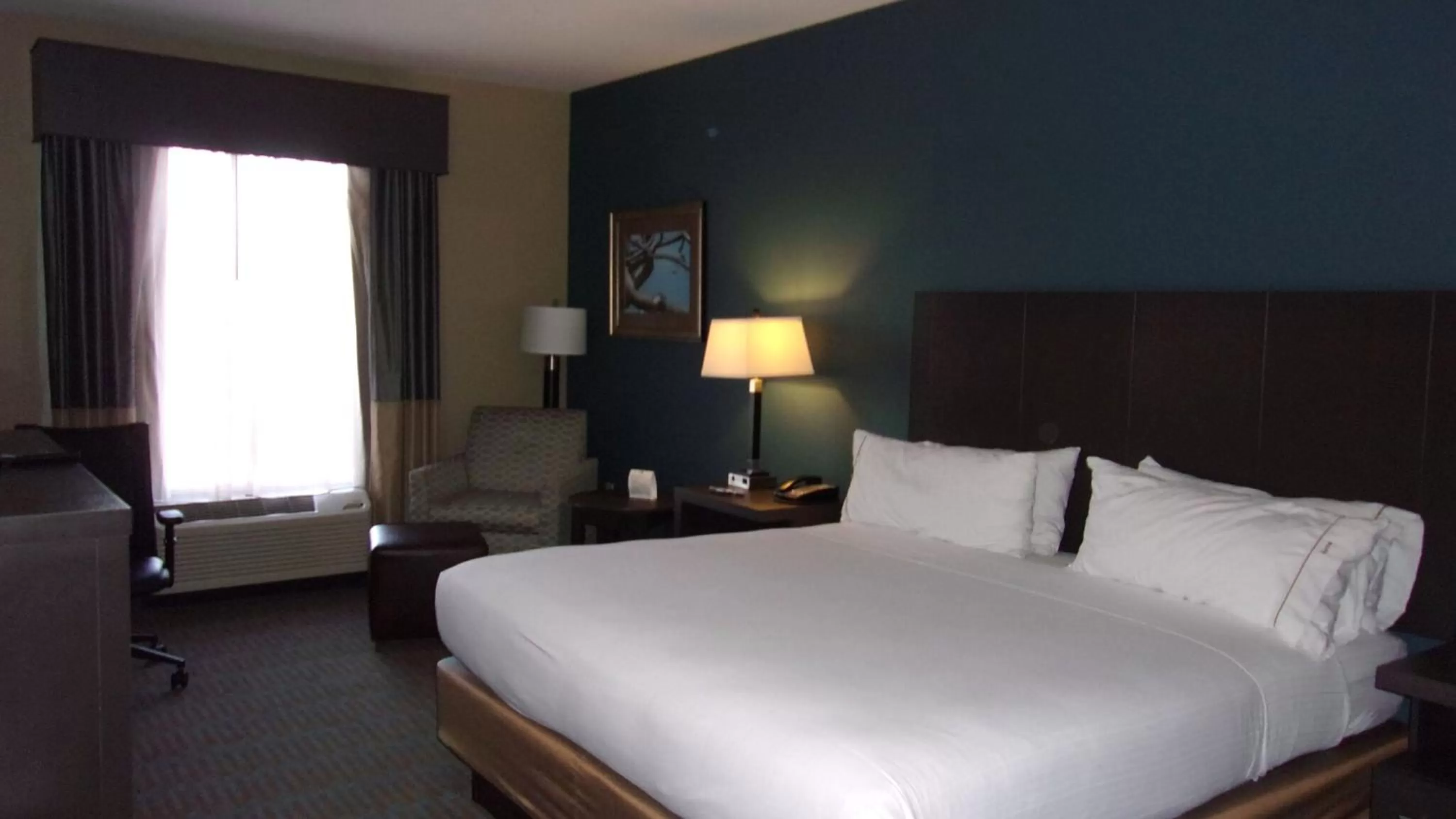 Photo of the whole room, Bed in Holiday Inn Express Hotel & Suites Goldsboro - Base Area by IHG
