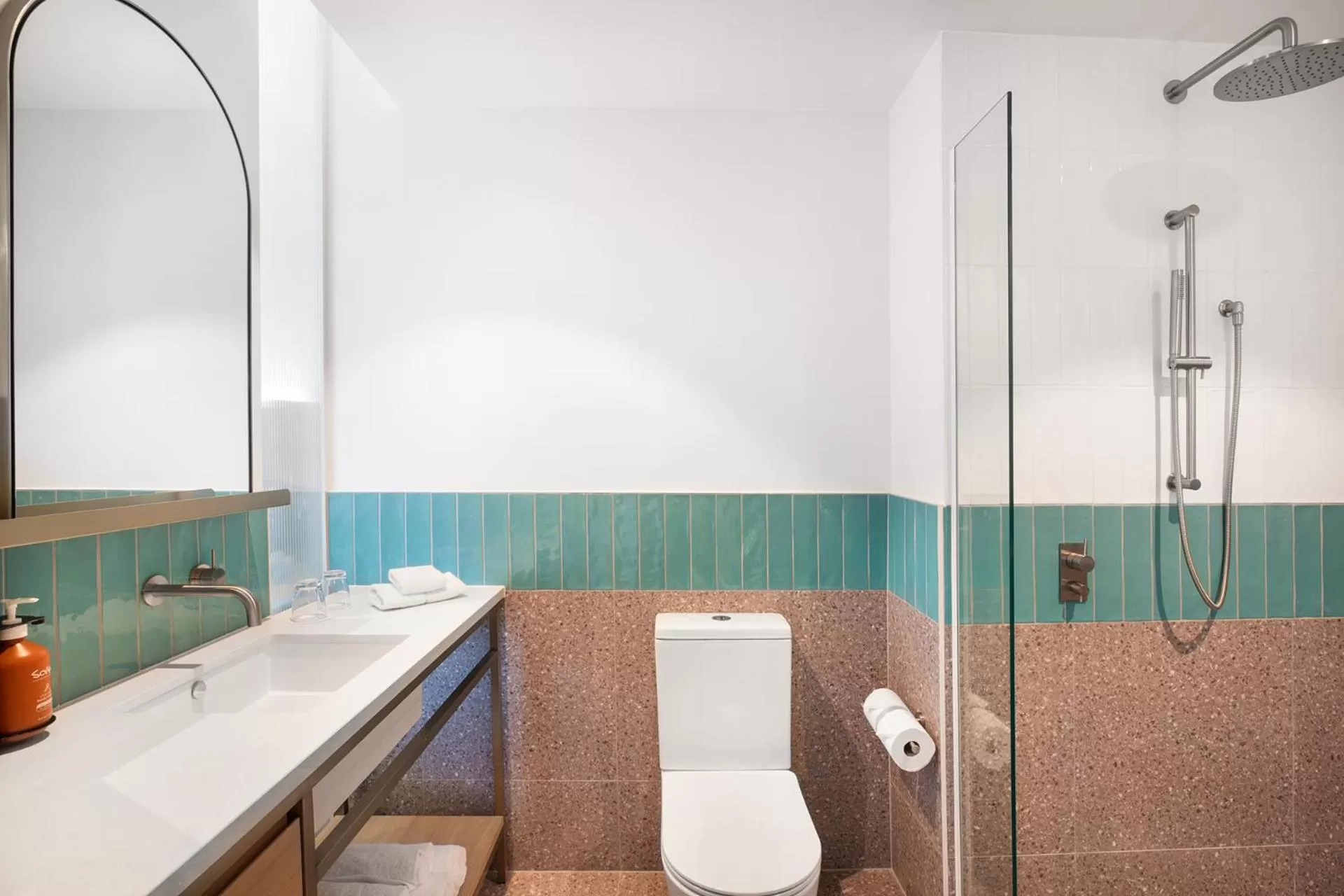 Shower in Holiday Inn & Suites Geelong by IHG