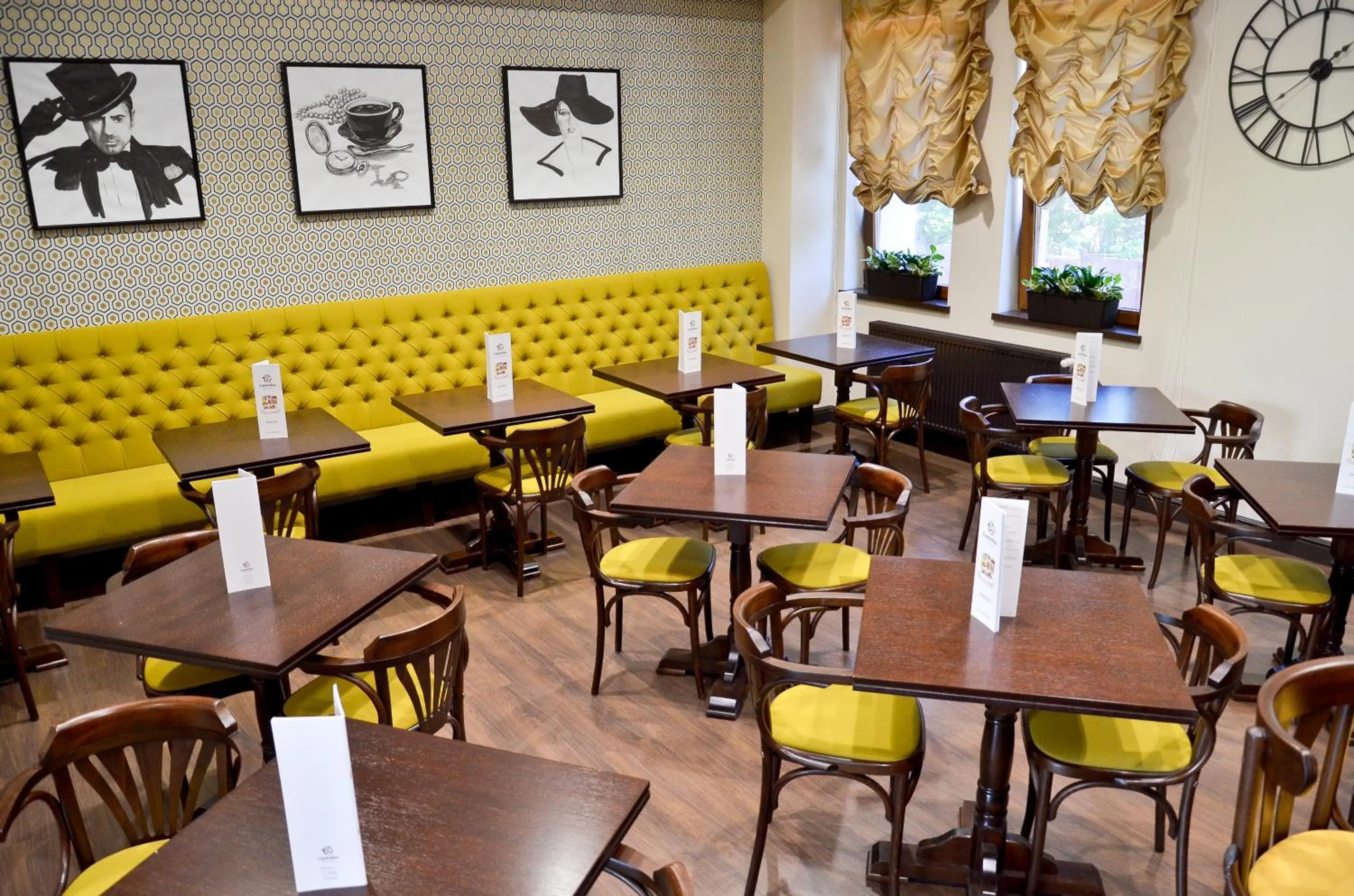 Restaurant/places to eat in Hotel Capitolina City Chic