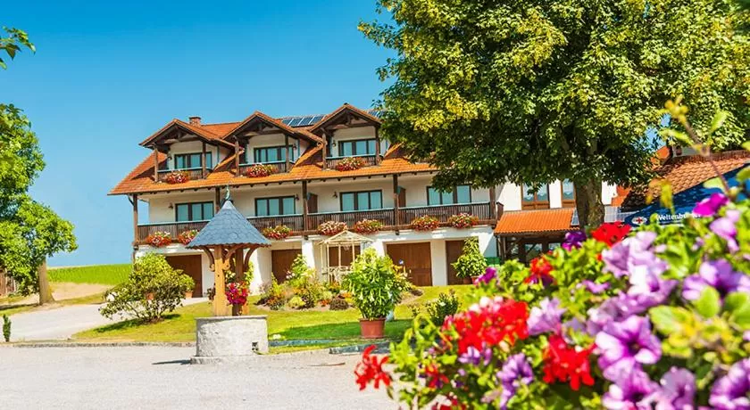 Facade/entrance in Landhotel Mappacher Hof