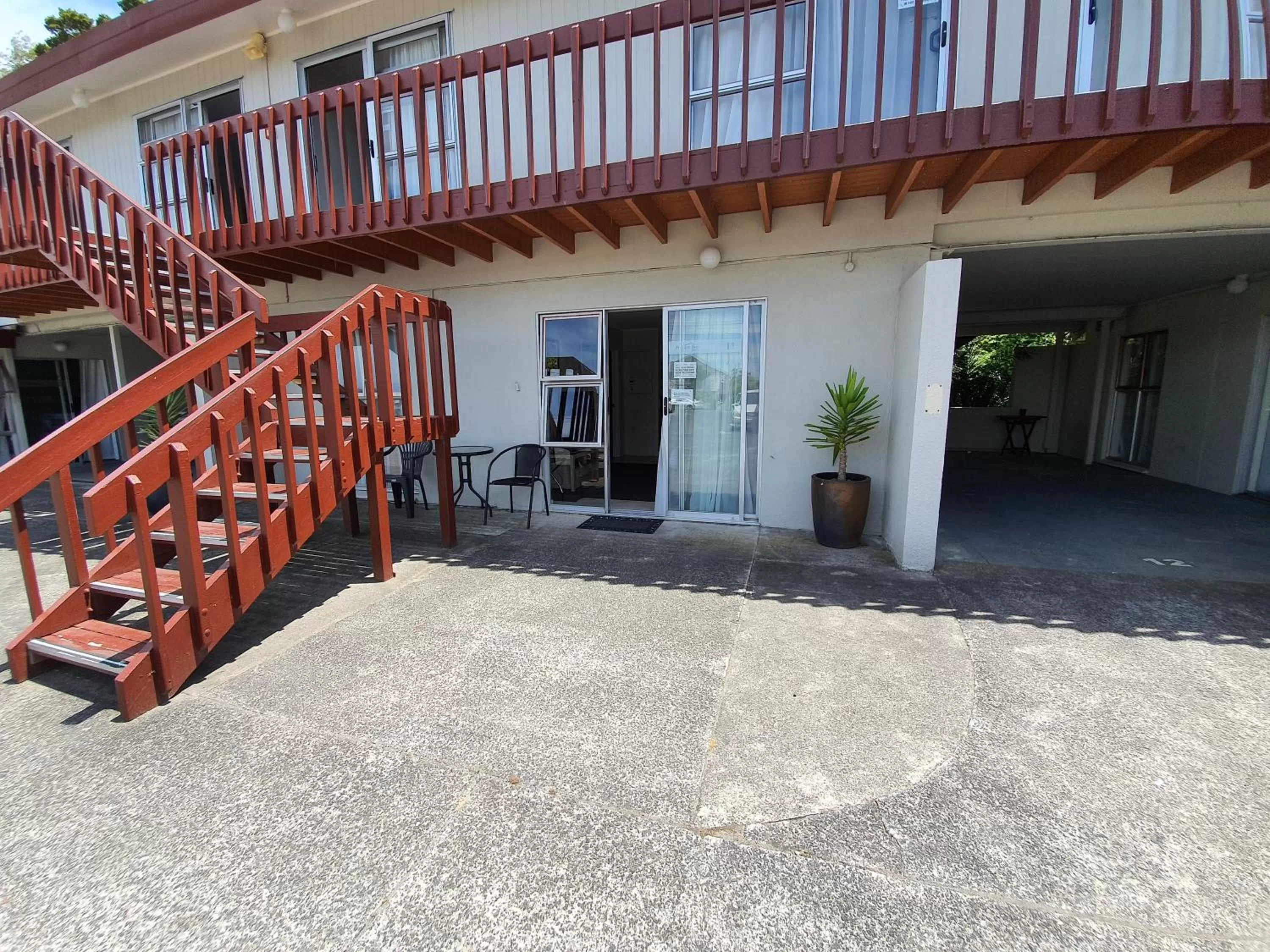 Facade/entrance in Ocean Inn Motel