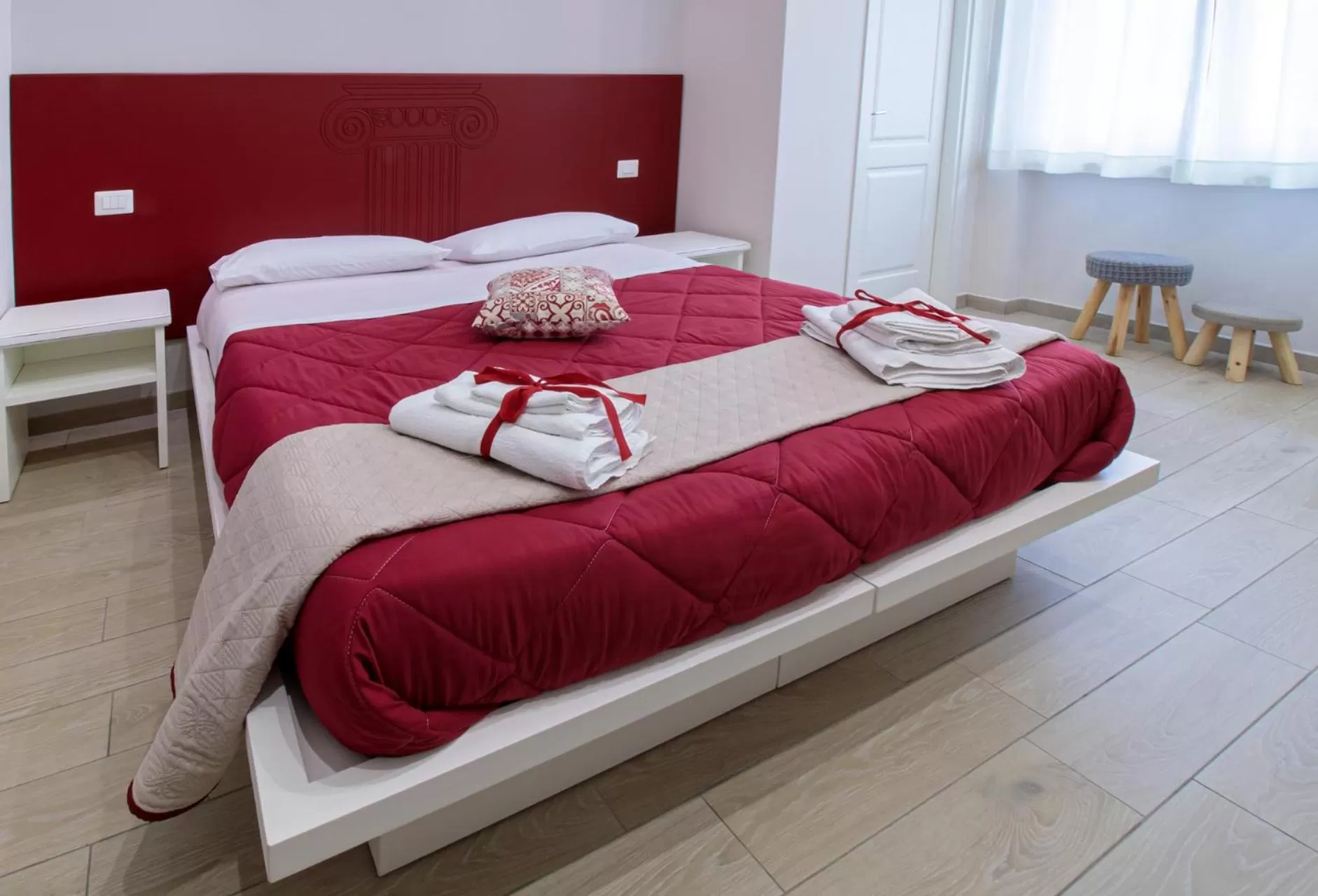 Photo of the whole room in Nolana '86