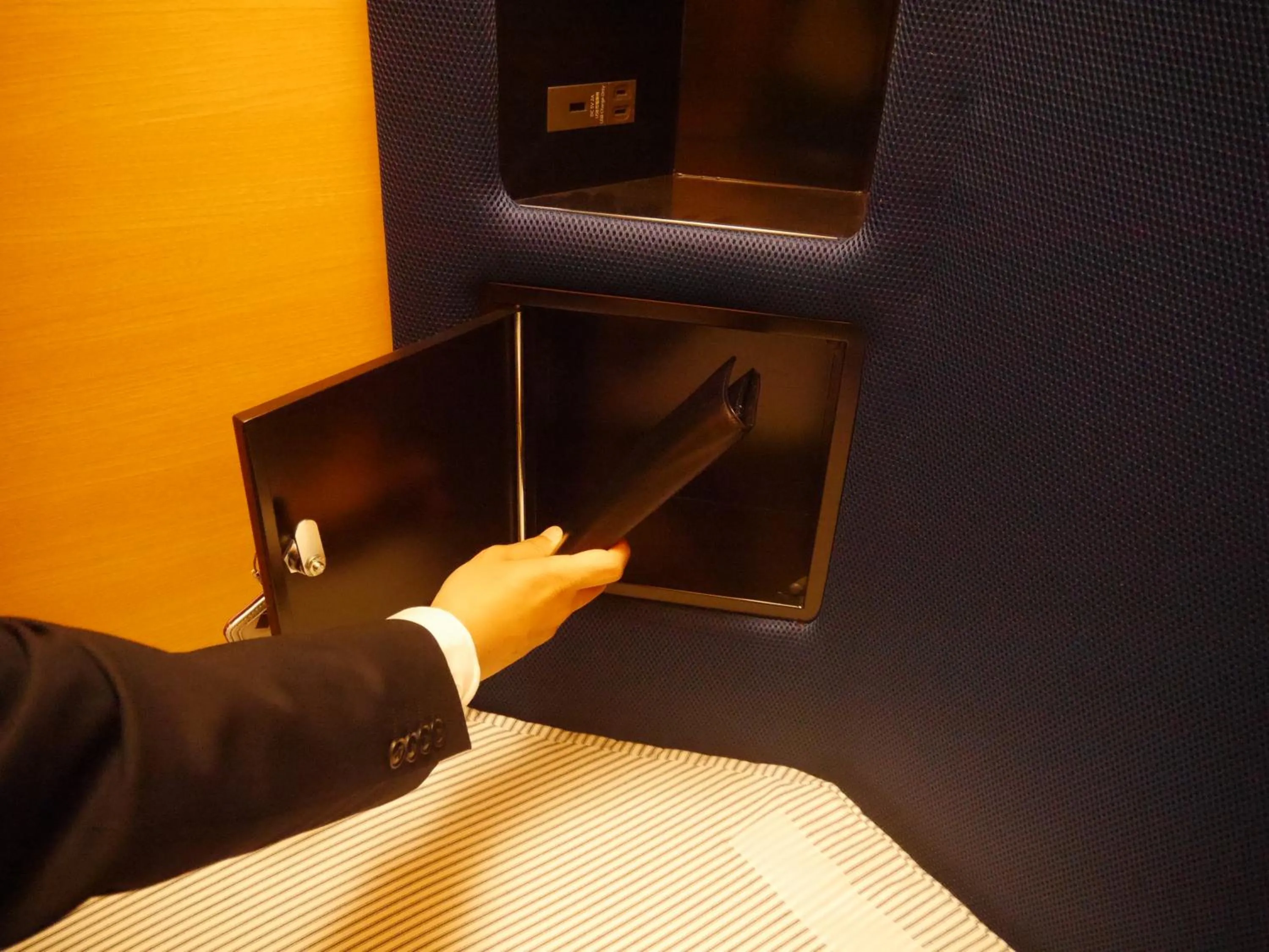 Photo of the whole room in MyCUBE by MYSTAYS Asakusa Kuramae