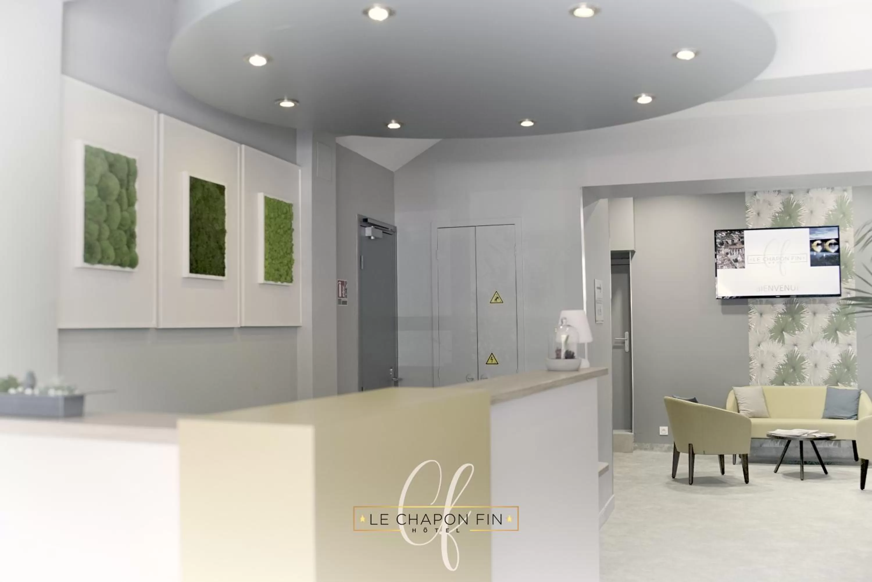 Lobby or reception in HÔTEL LE CHAPON FIN