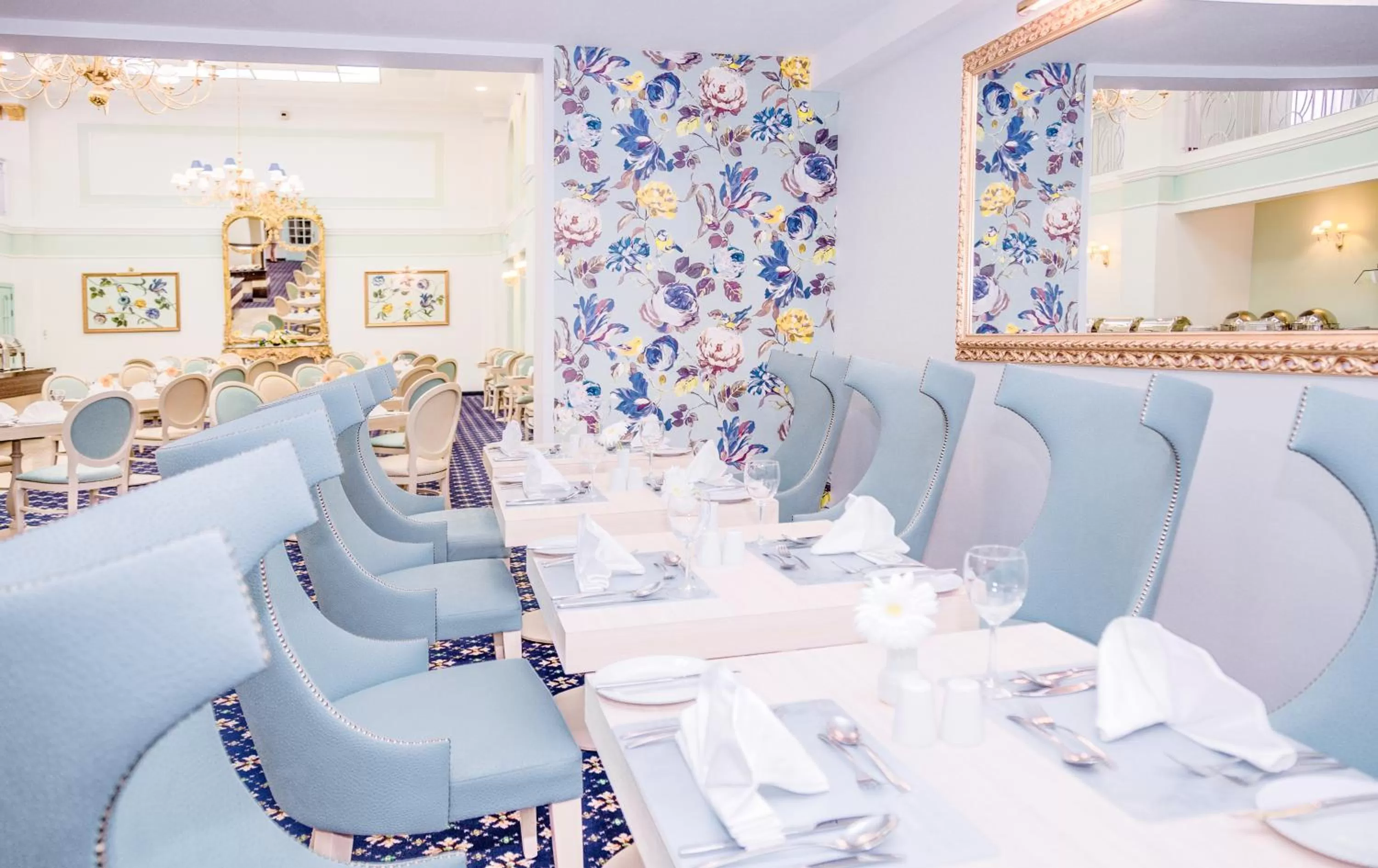 Restaurant/places to eat in AX The Victoria Hotel