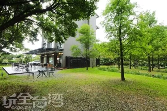 Property Building in Rainbow Bridge B&B