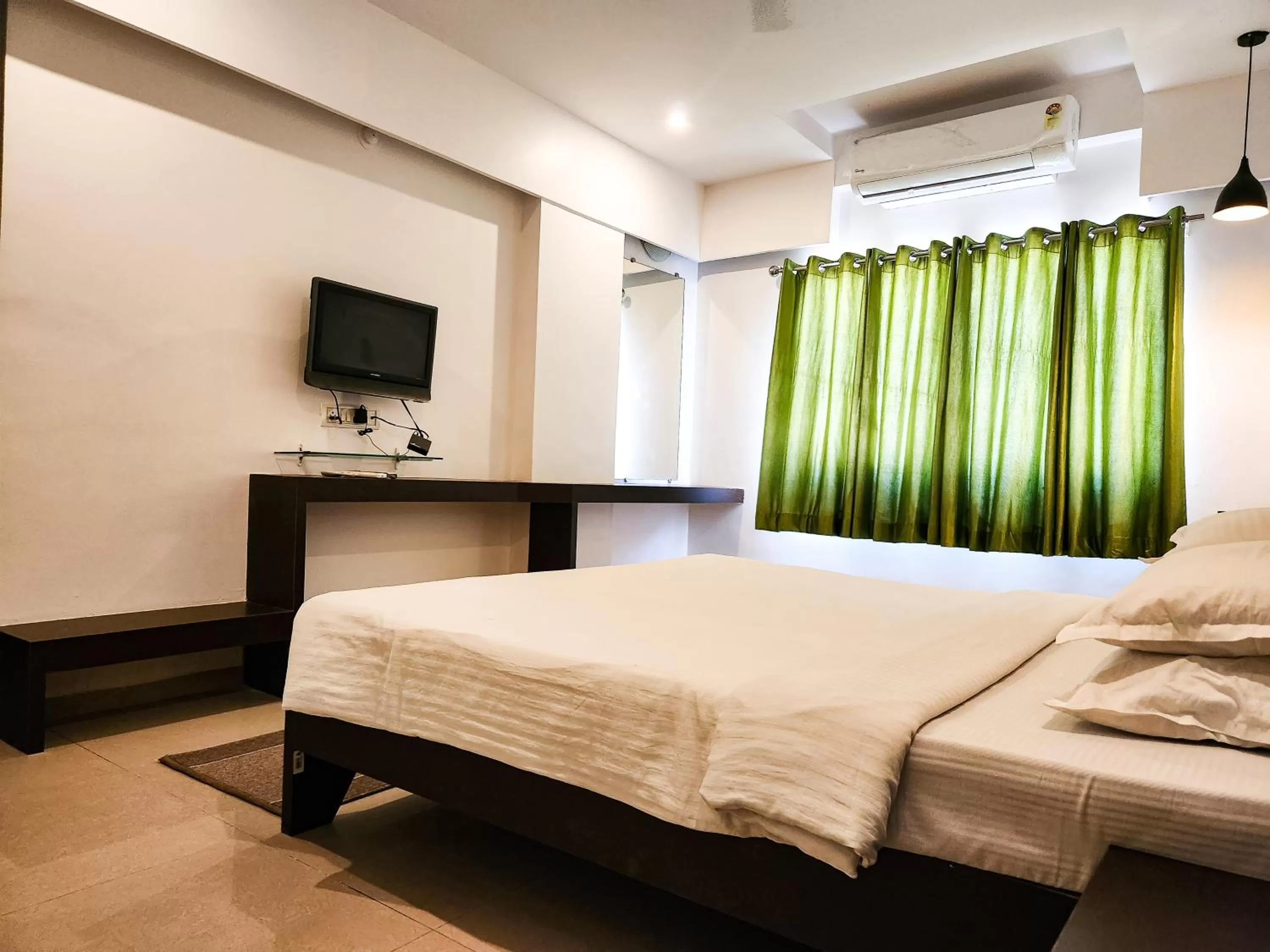Bed in Hotel Rajwada Aurangabad