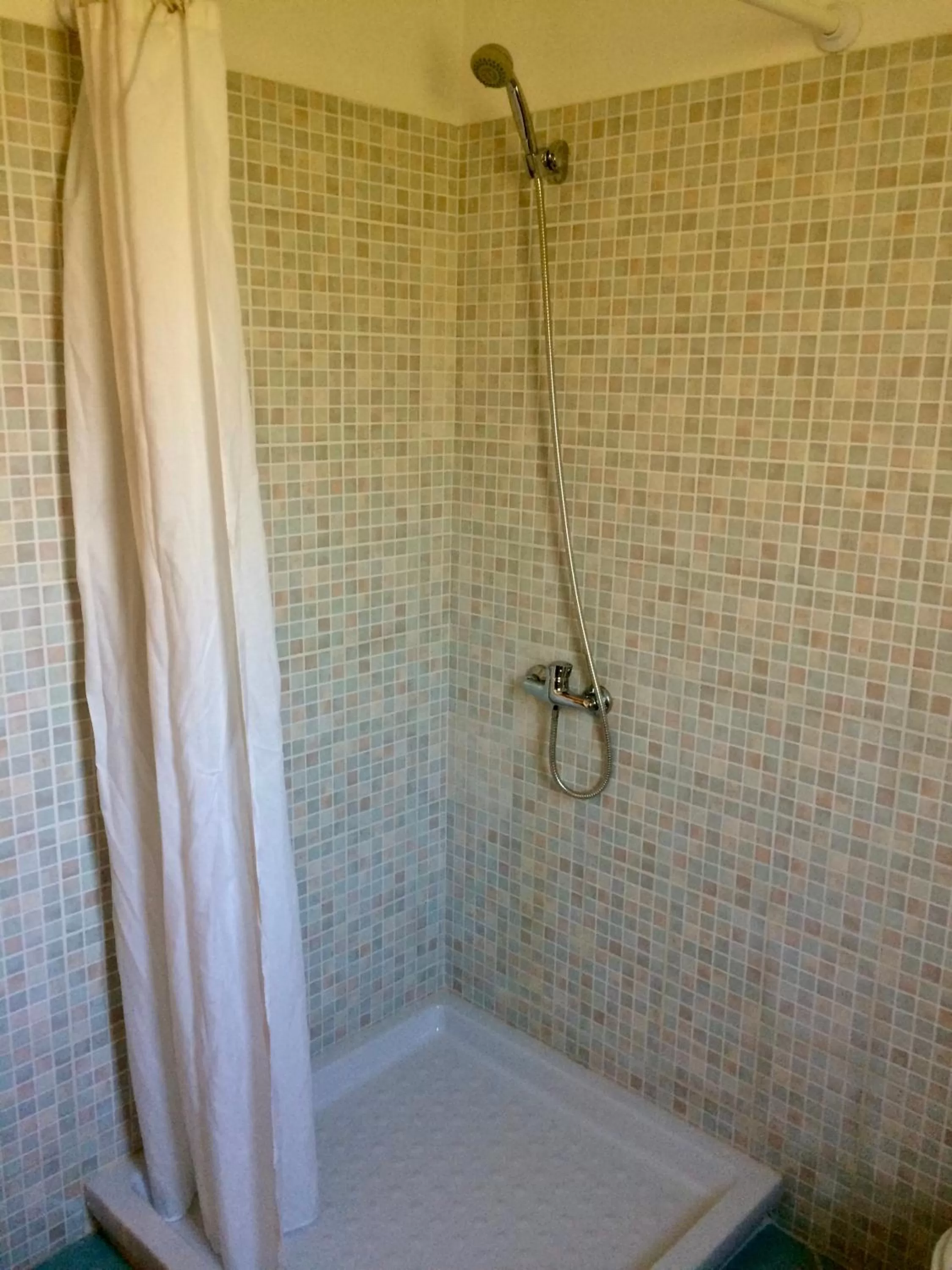 Shower, Bathroom in Guesthouse Villa Rosa Berat