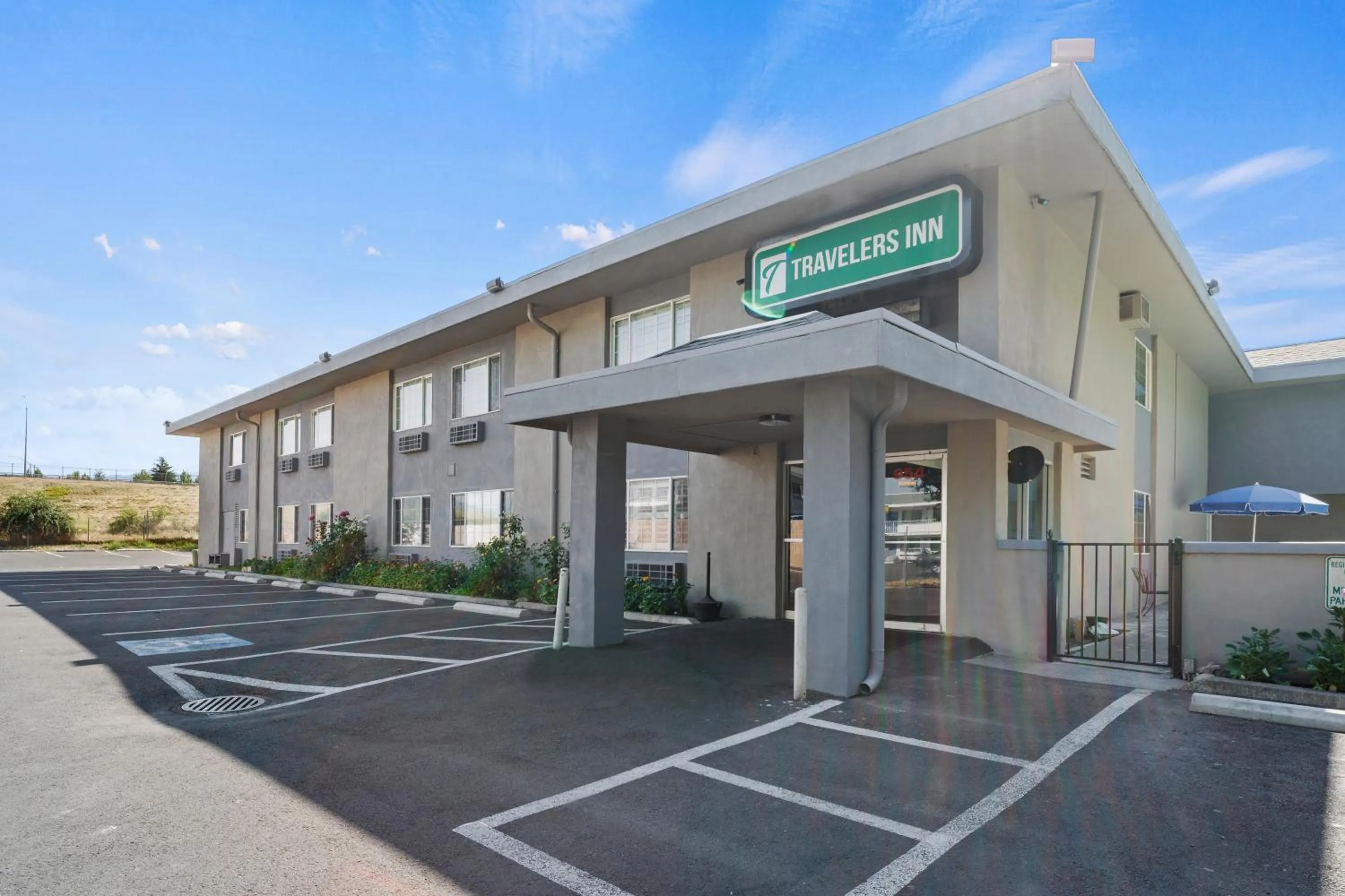 Property building in Travelers Inn Medford