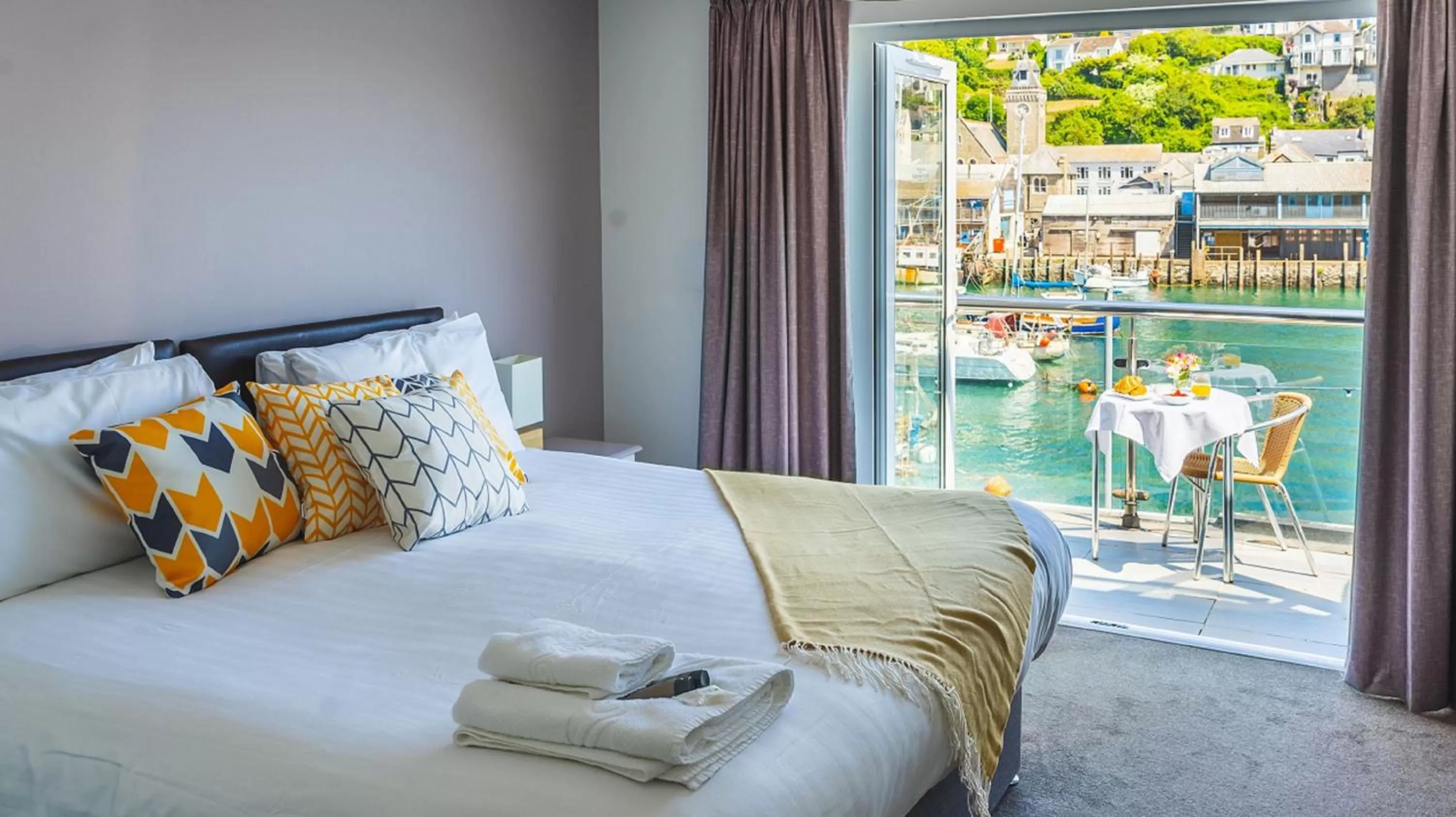 Bedroom in Portbyhan Hotel