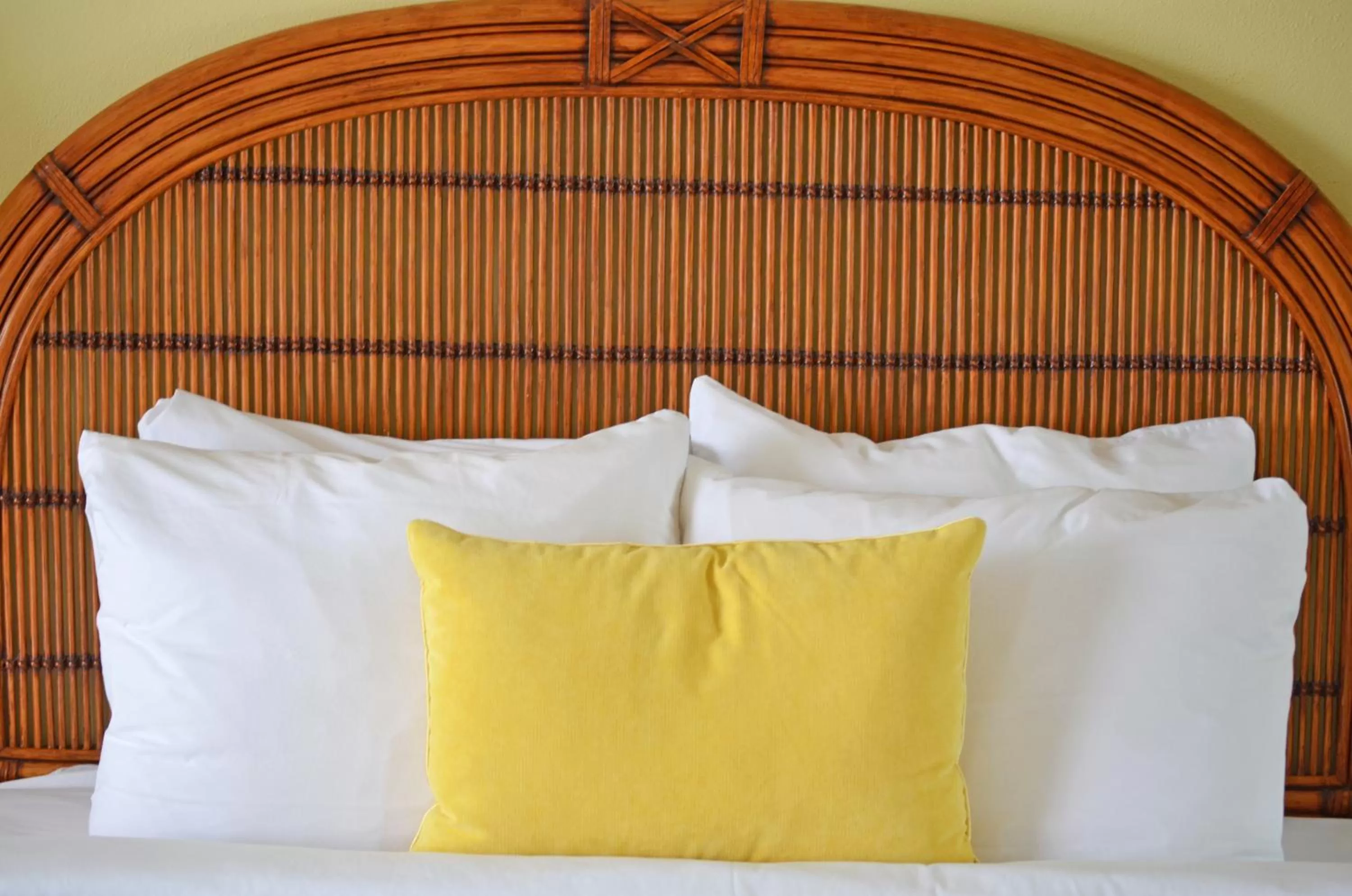 Bed in Cove Inn on Naples Bay