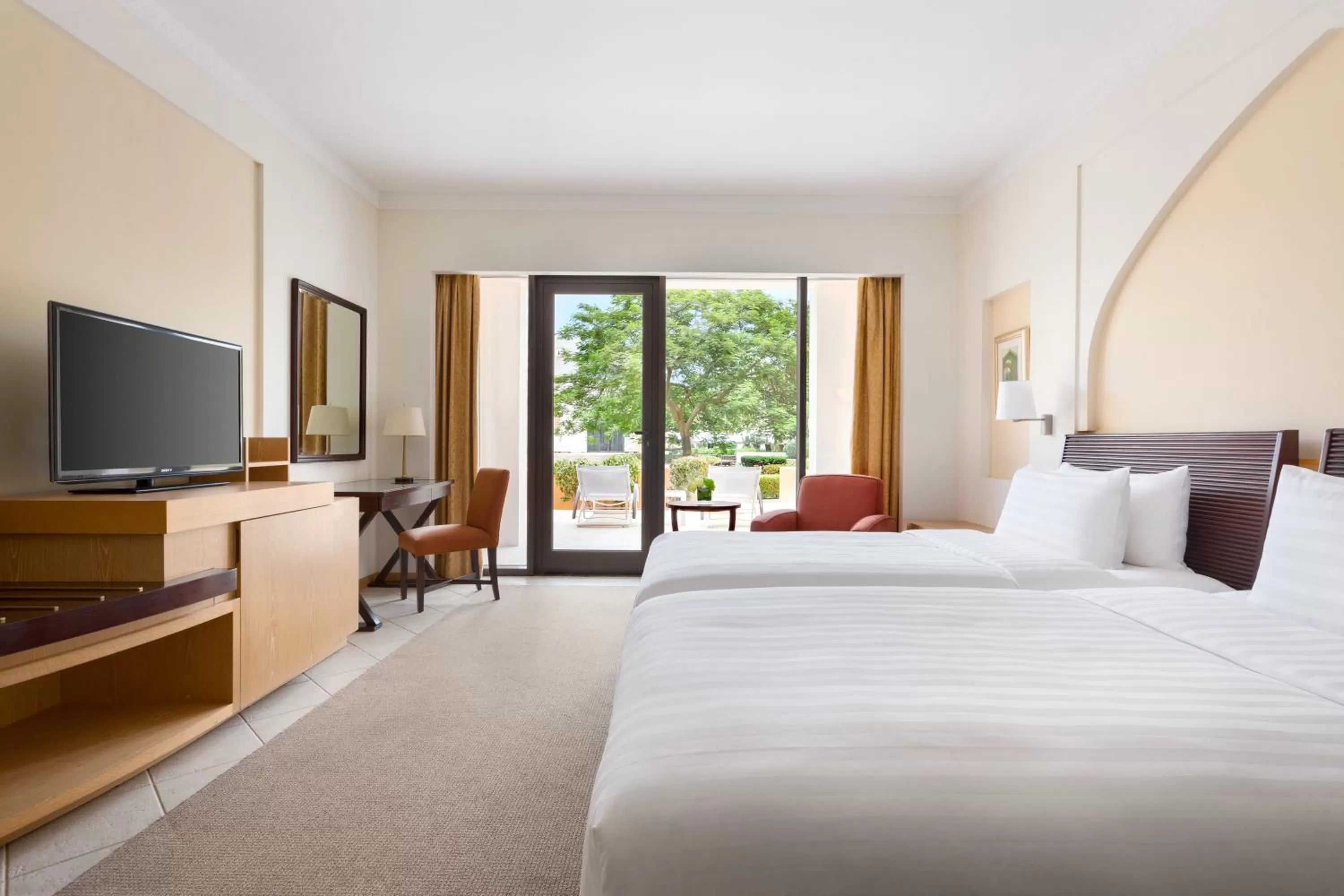 Photo of the whole room, Bed in Shangri-La Barr Al Jissah, Muscat