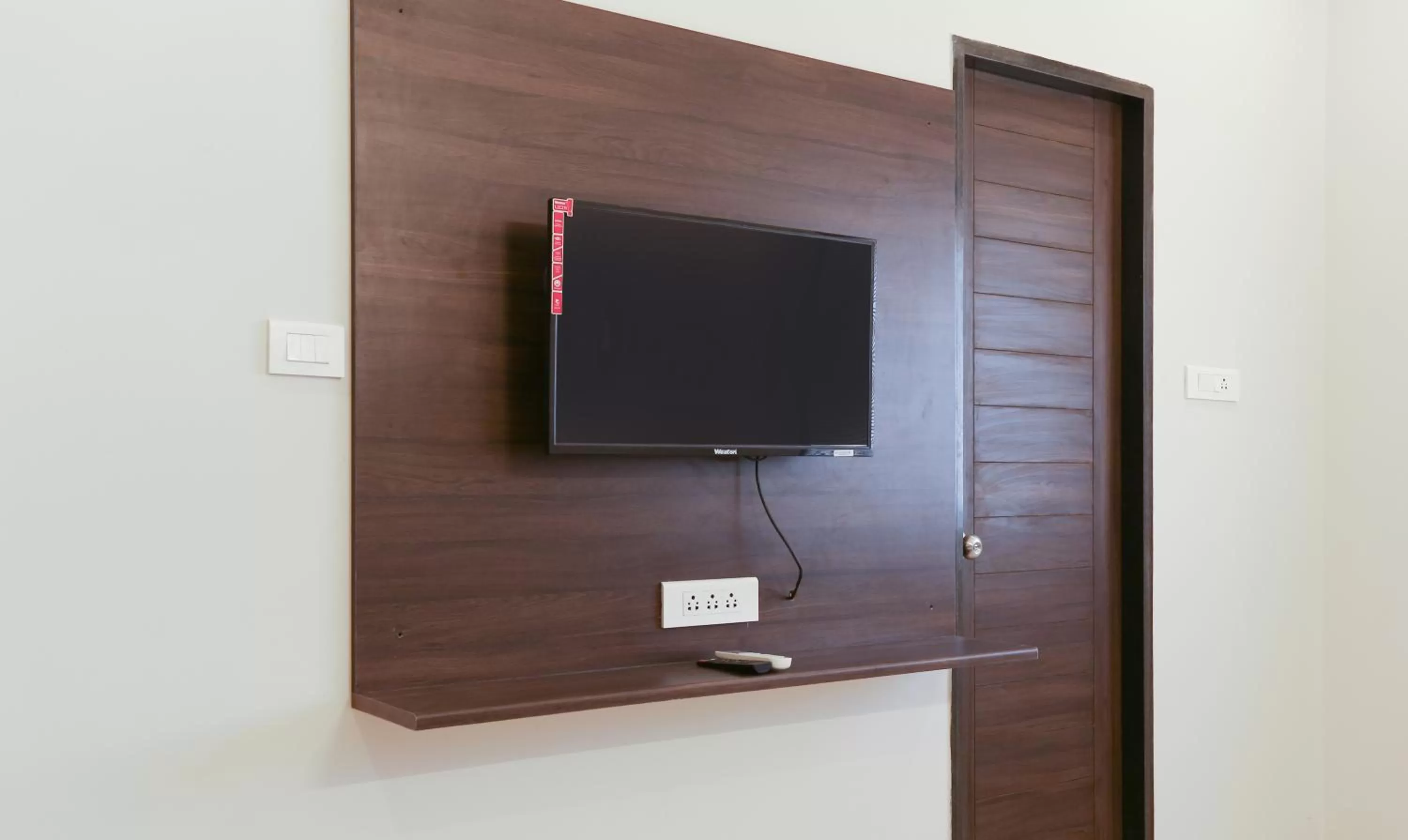 TV and multimedia in Treebo Hi Line Apartments Kalapatti