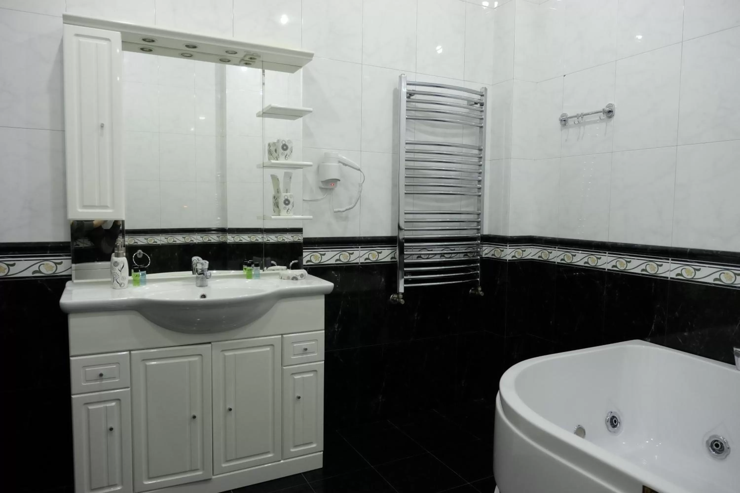 Hot Tub in S&L Boutique Hotel