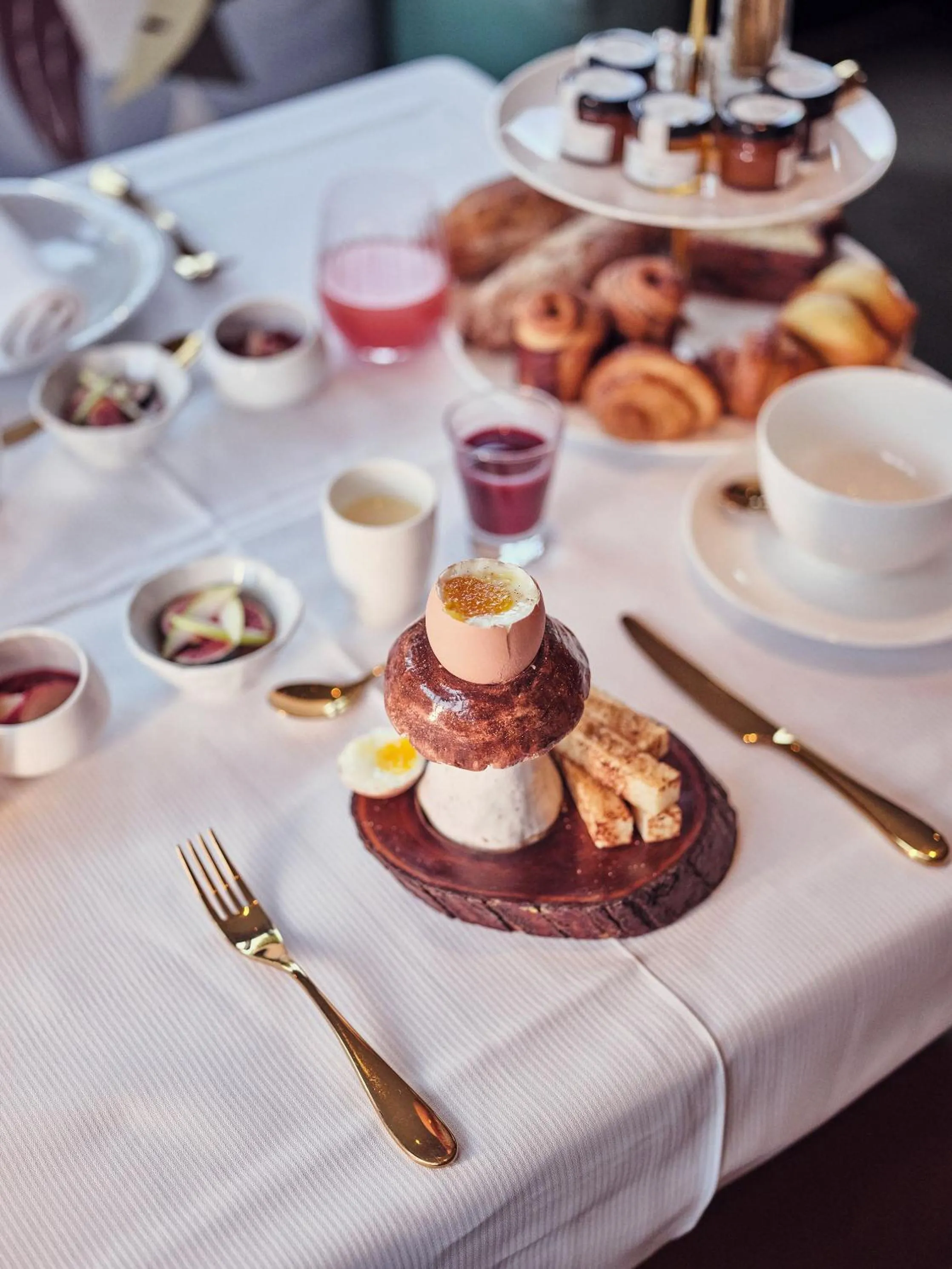 Breakfast in La Pyramide - Maison Henriroux