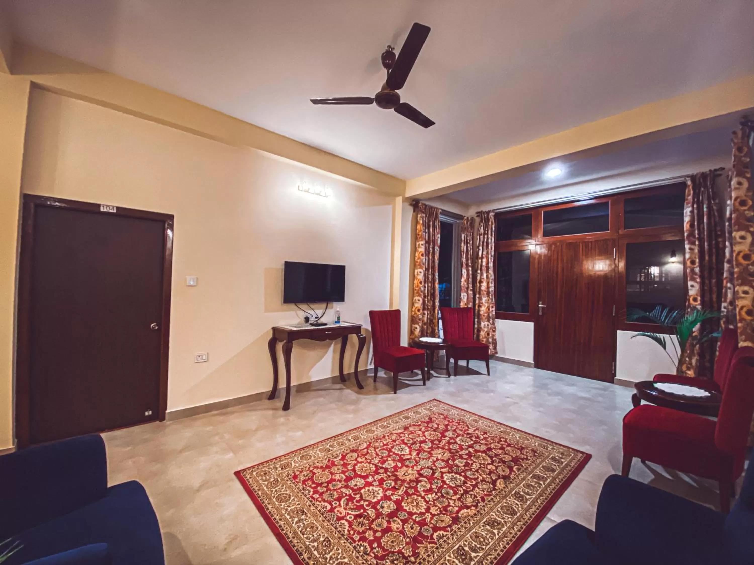 Lobby or reception, TV/Entertainment Center in Windermere Inn