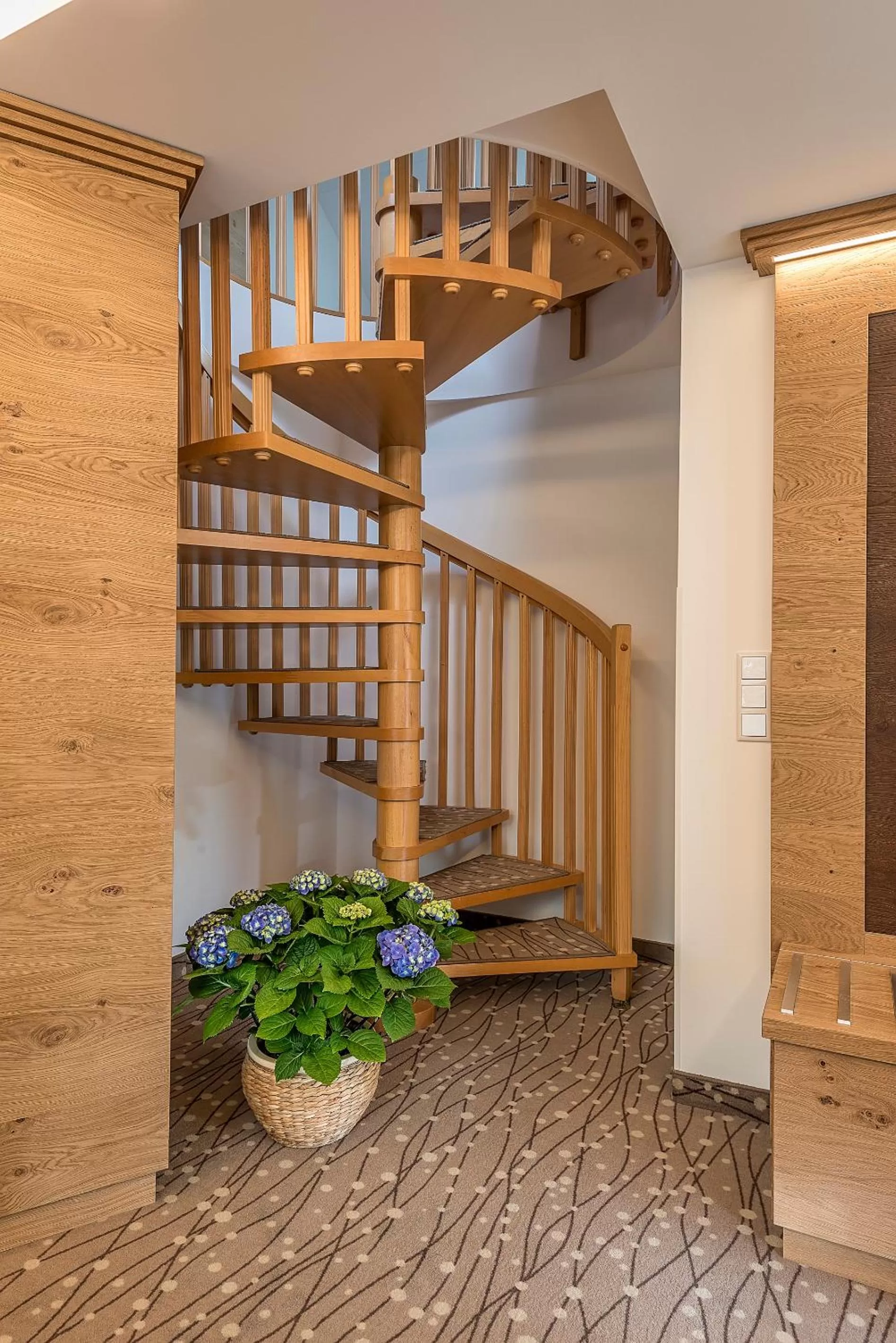 Living room in Romantik Hotel Die Gersberg Alm mit Panoramablick auf Salzburg