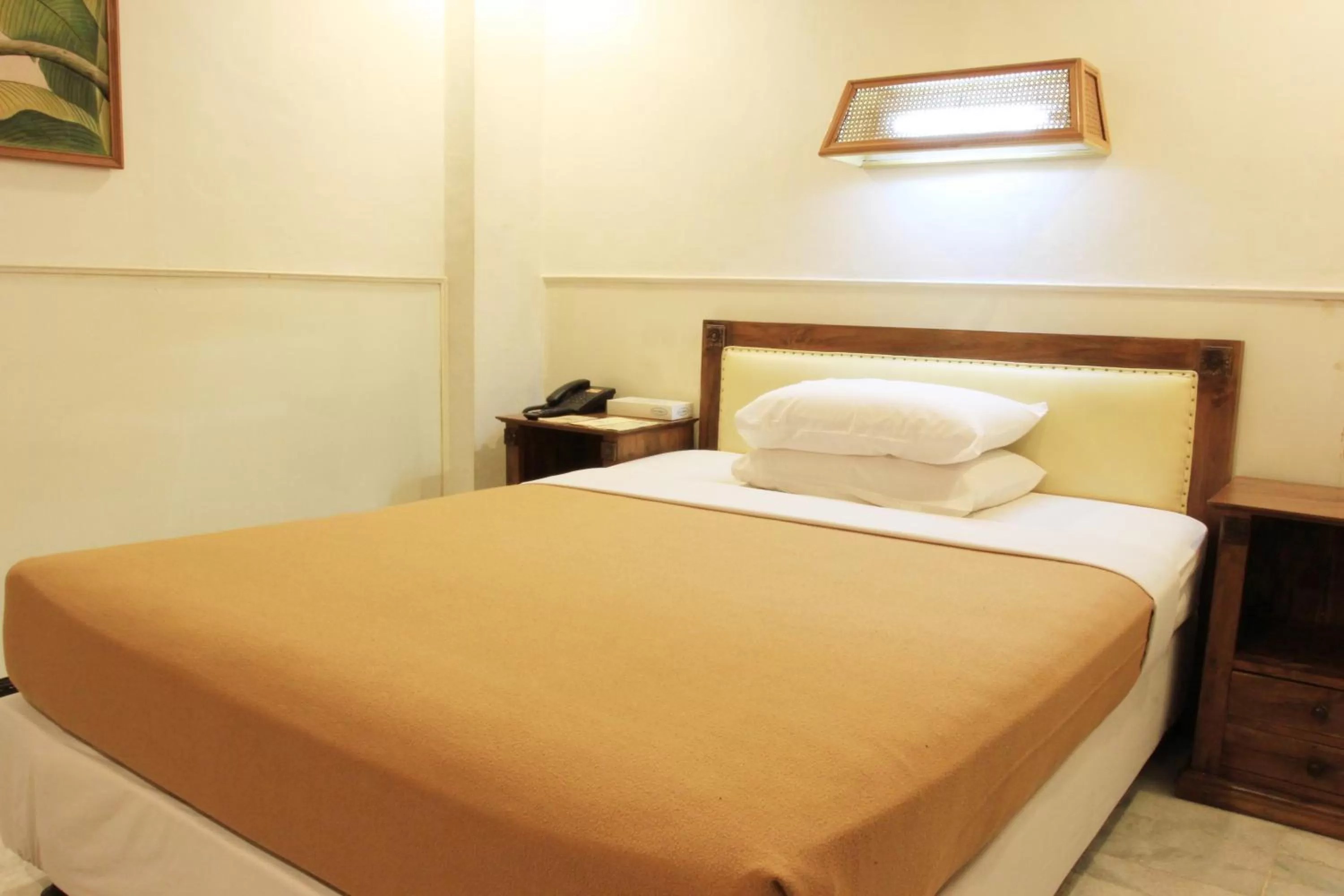 Bed in Hotel Karthi Kuta