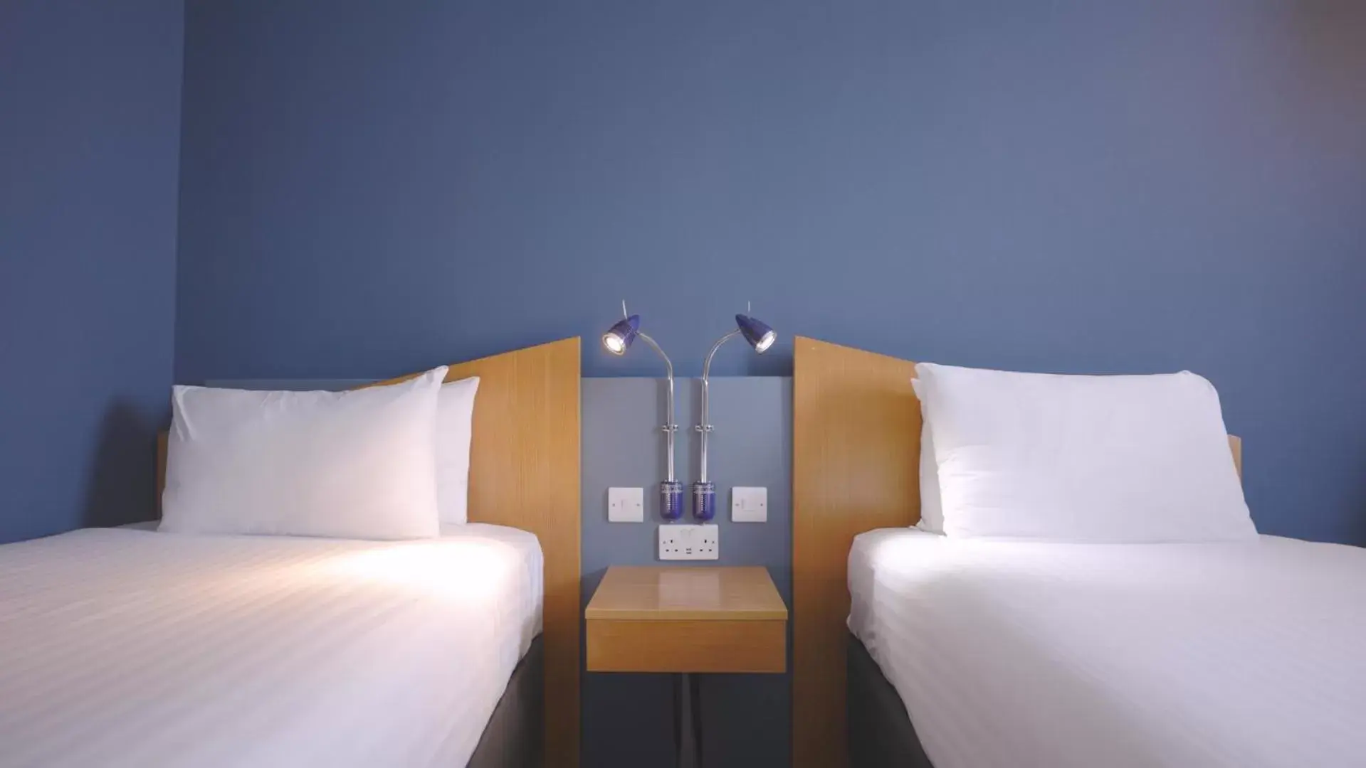 Standard Twin Room with Free Hot Breakfast in Holiday Inn Express Aberdeen City Centre by IHG Standard Twin Room with Free Hot Breakfast in Holiday Inn Express Aberdeen City Centre by IHG