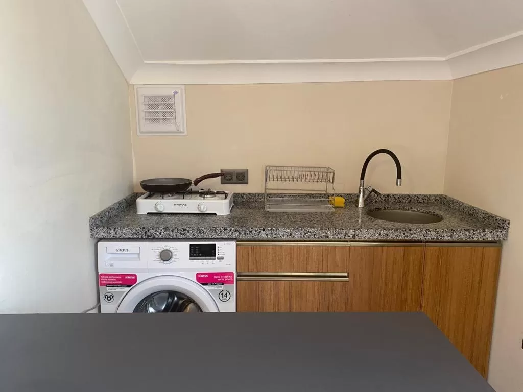 Kitchen/Kitchenette in İnanlar Airport Residence