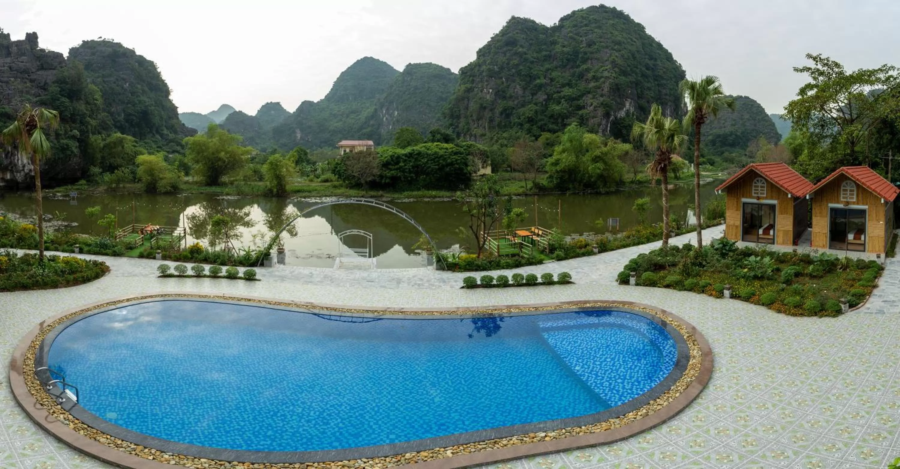 Pool View in HoangLong Riverside Homestay
