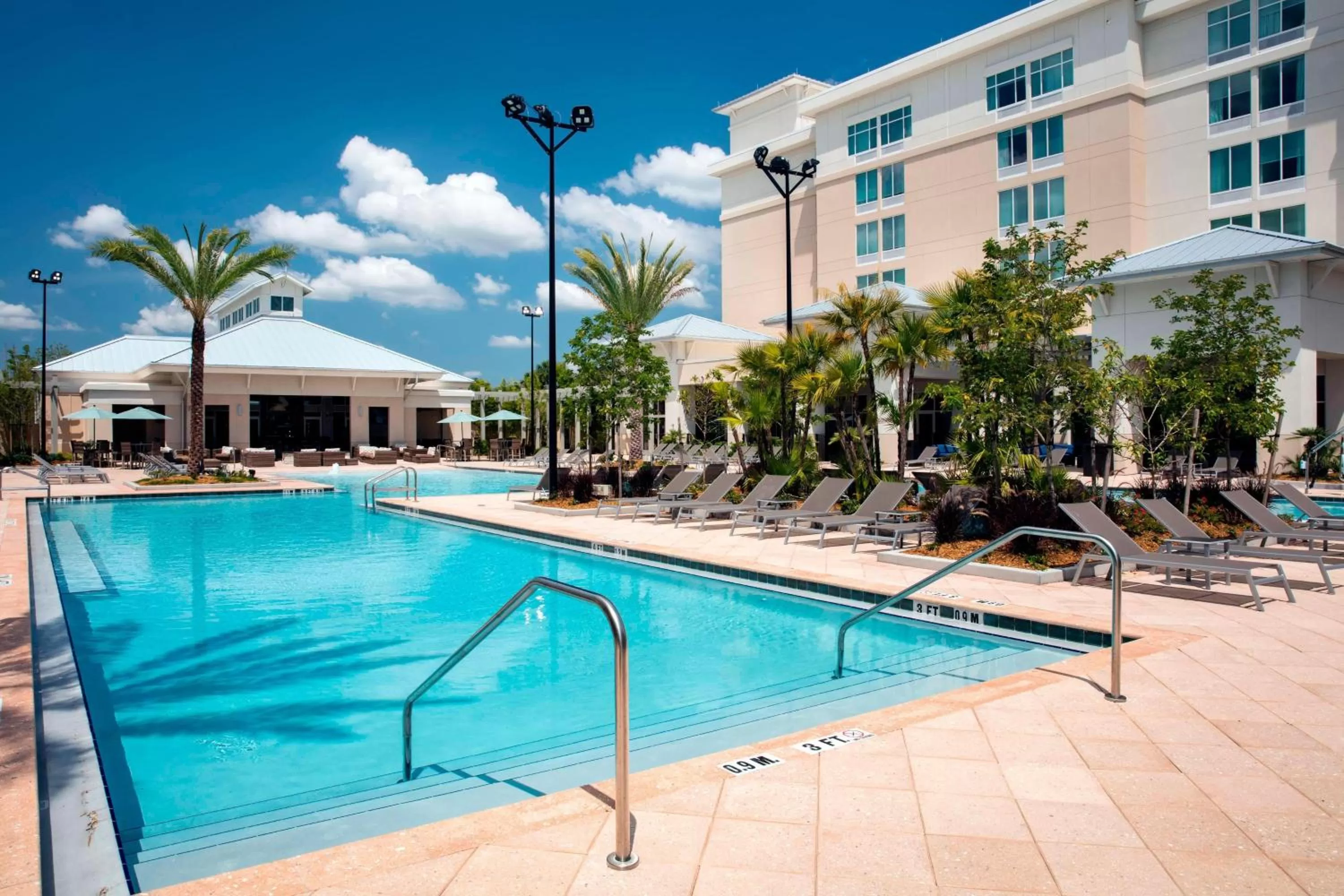 Swimming pool in TownePlace Suites Orlando at FLAMINGO CROSSINGS Town Center, Western Entrance