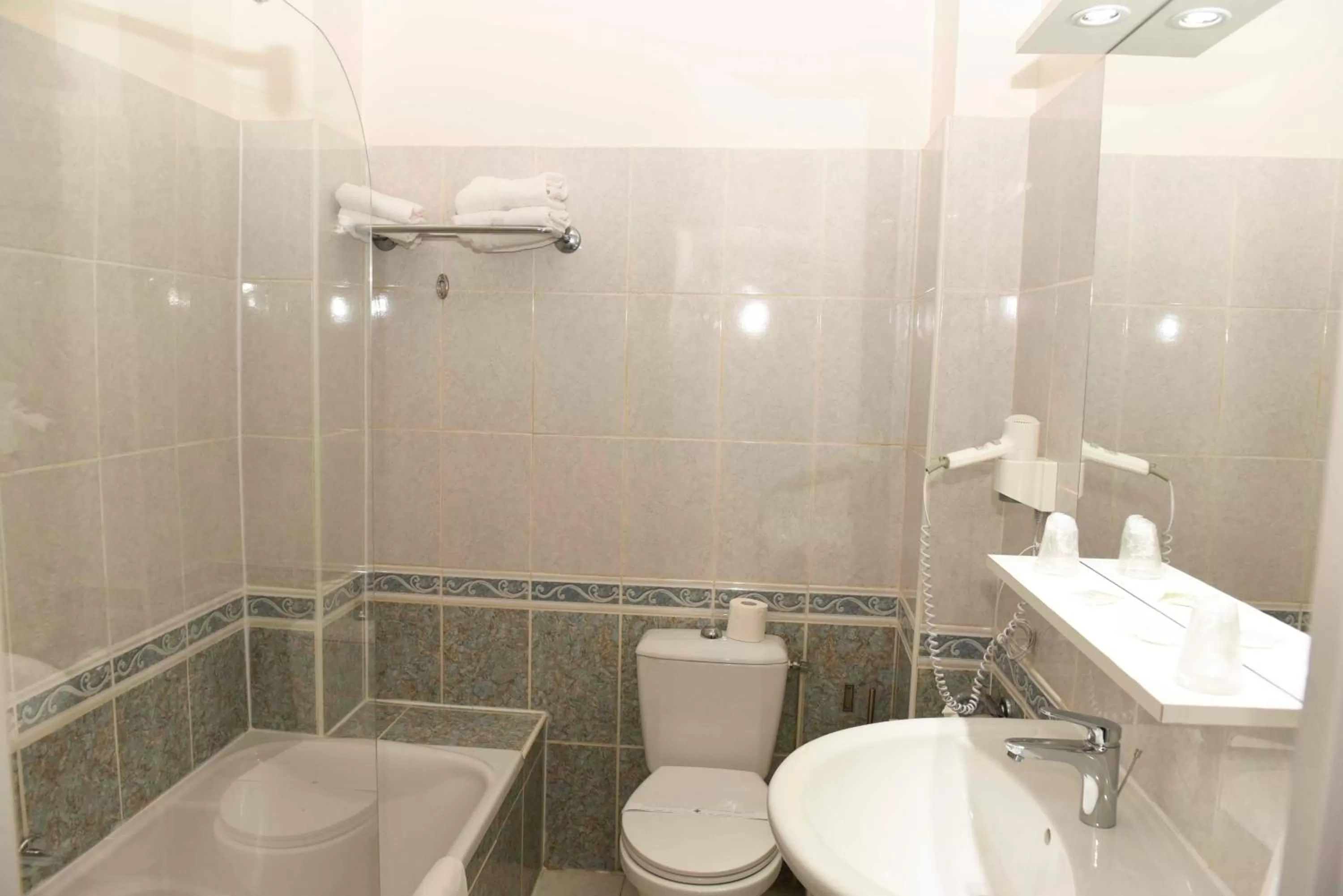 Bathroom in Azur Hôtel