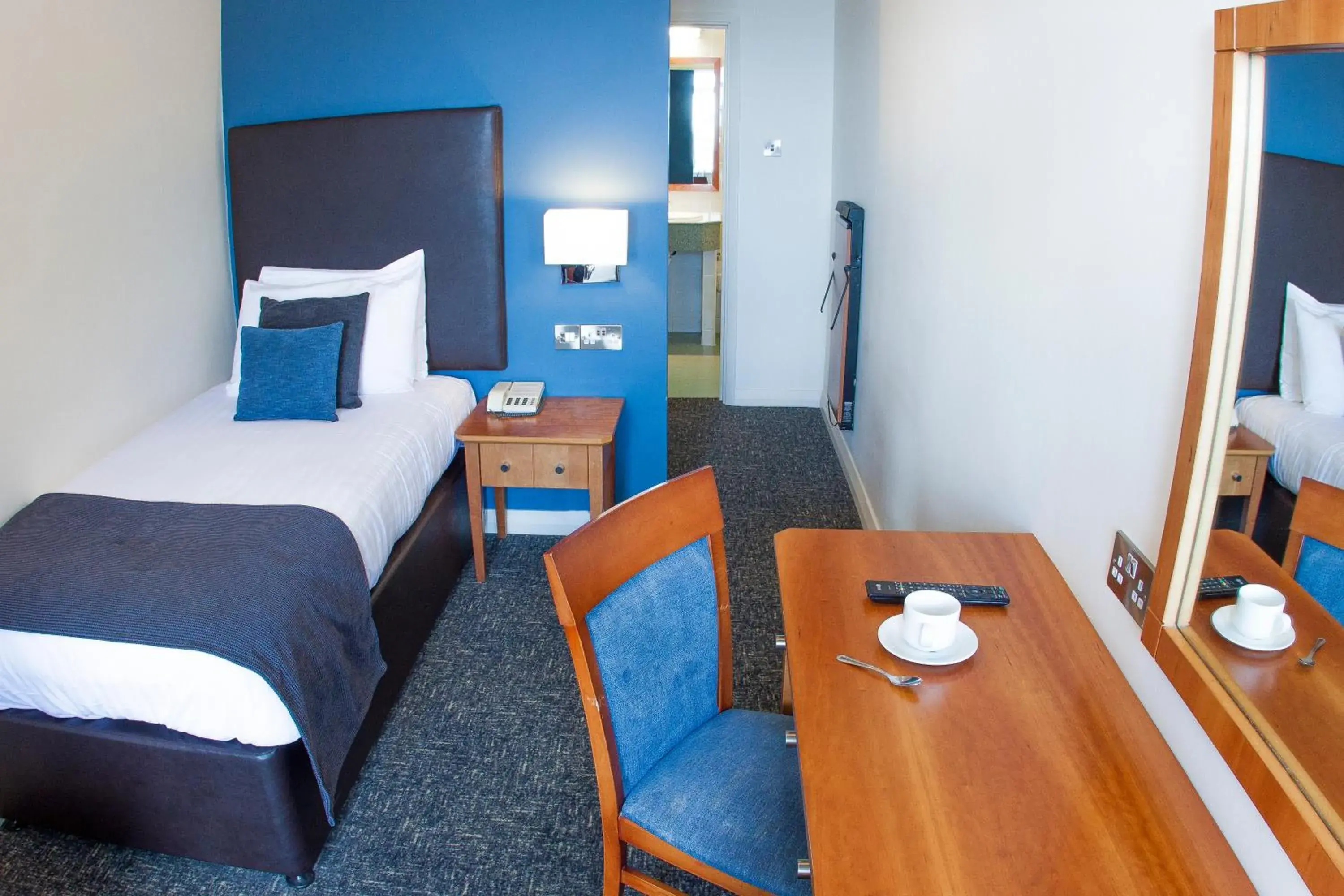 Single Room with Balcony in Sandbanks Hotel Single Room with Balcony in Sandbanks Hotel