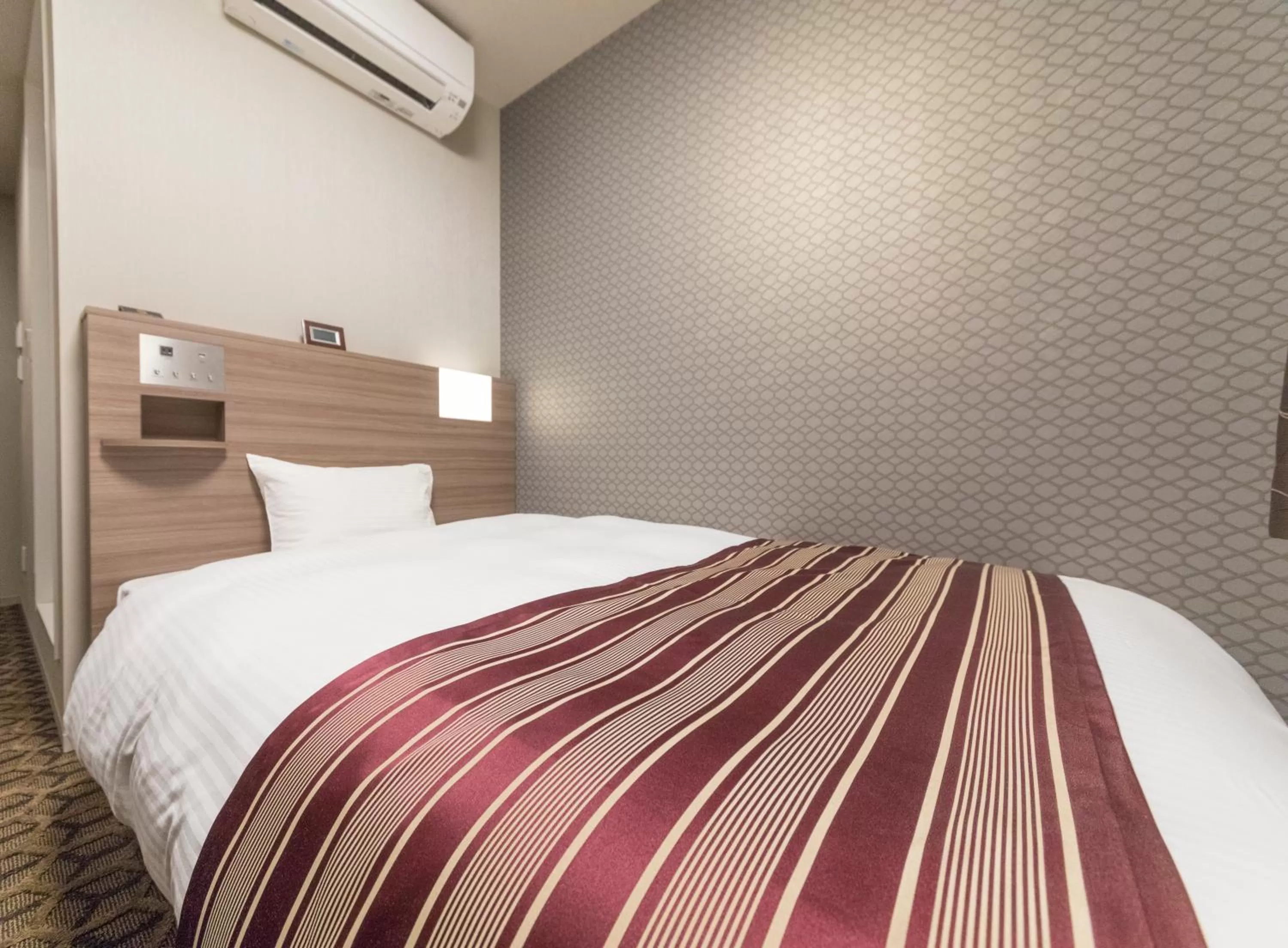 Bed in Hotel WBF Namba Motomachi