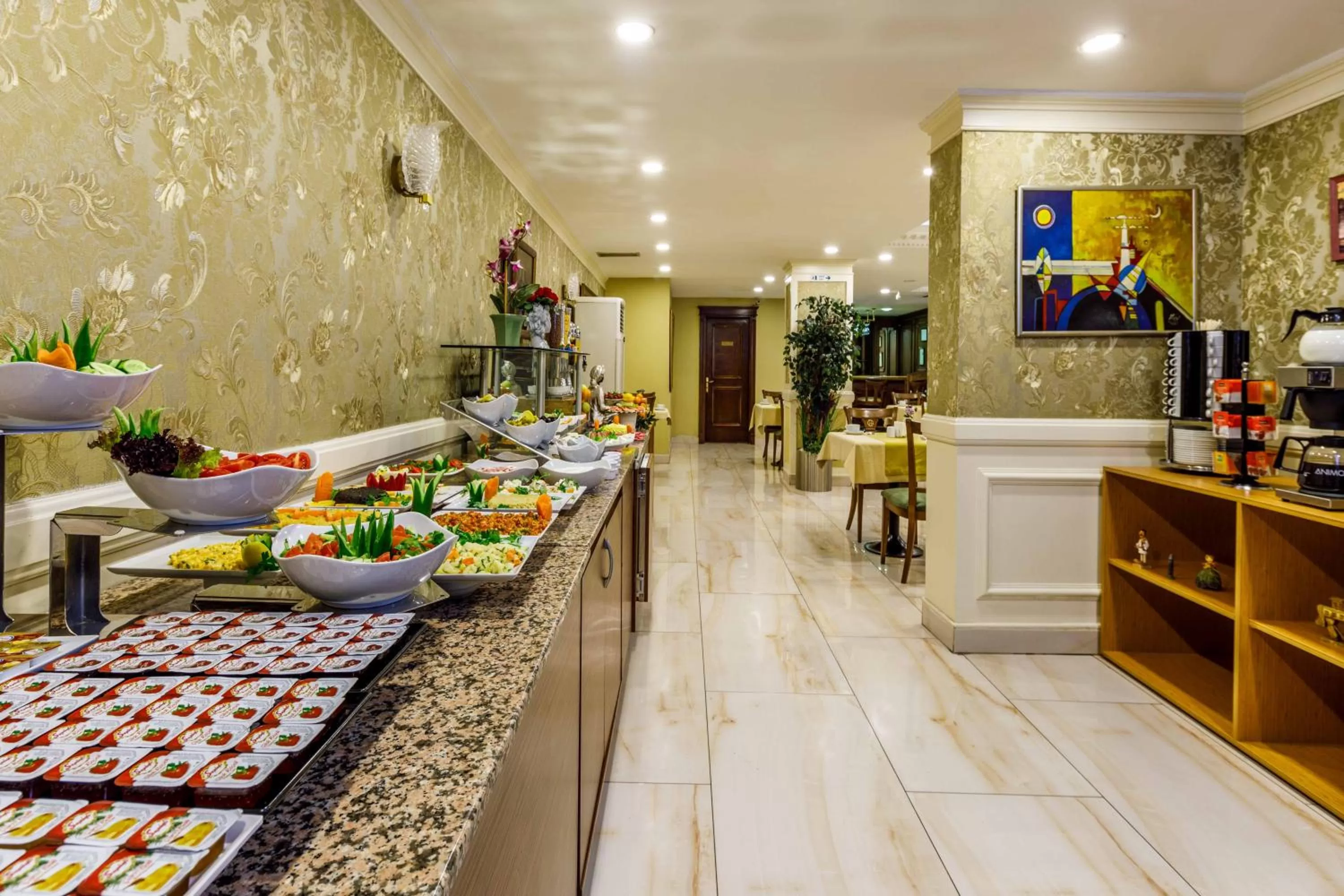 Food and drinks in Golden Crown Hotel