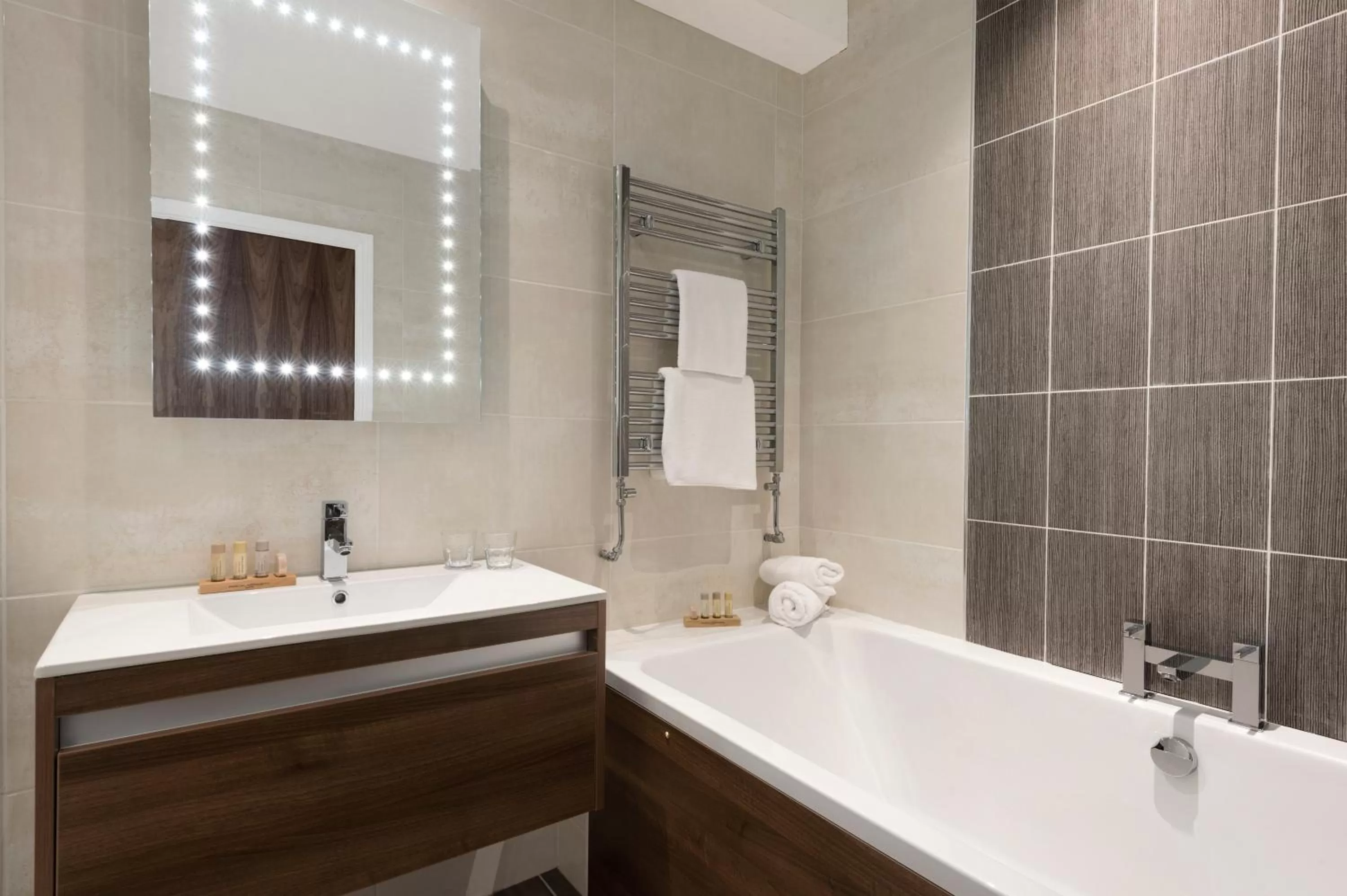 Bathroom in Park Hall Hotel and Spa Wolverhampton