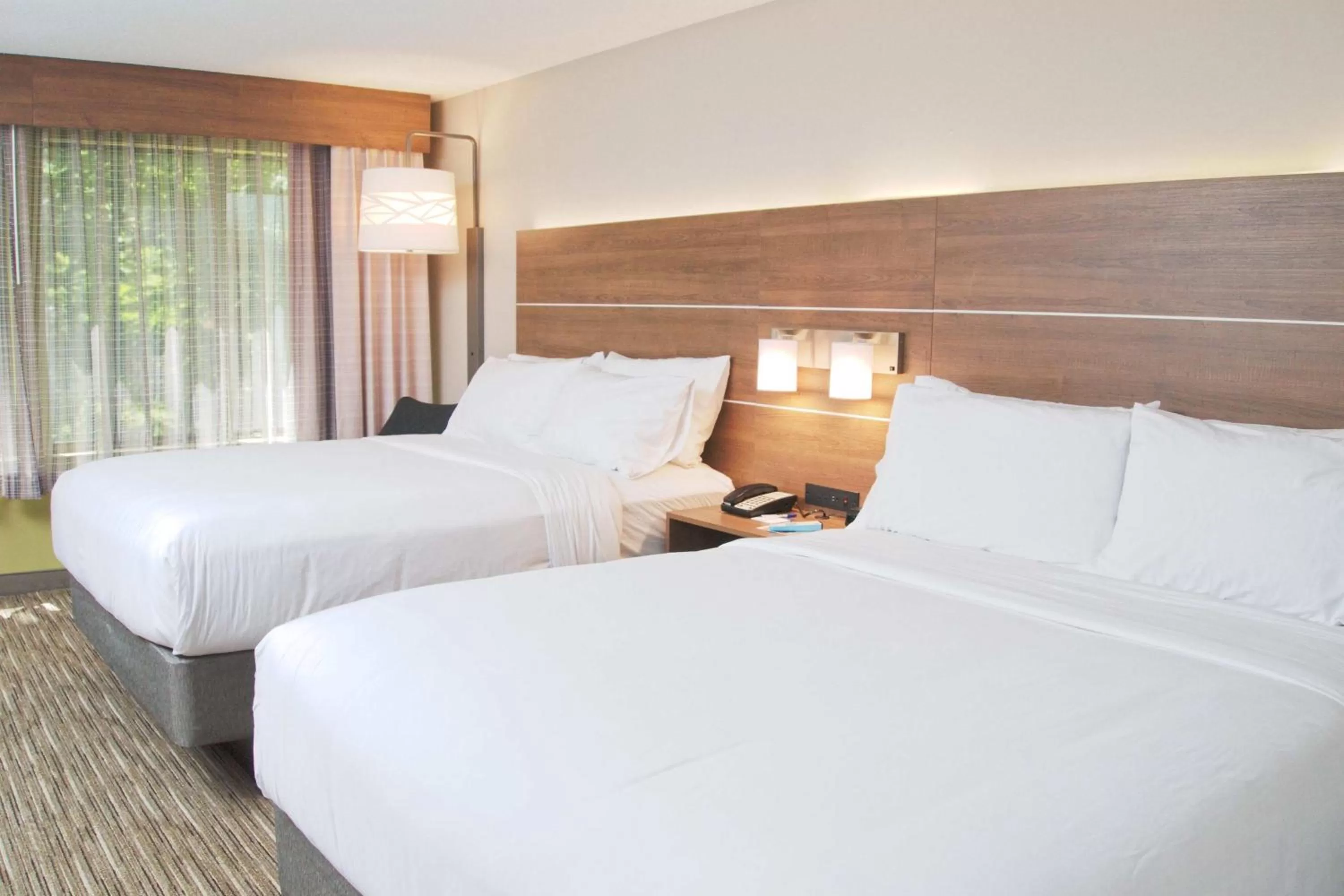 Bed in Holiday Inn Express South Burlington by IHG
